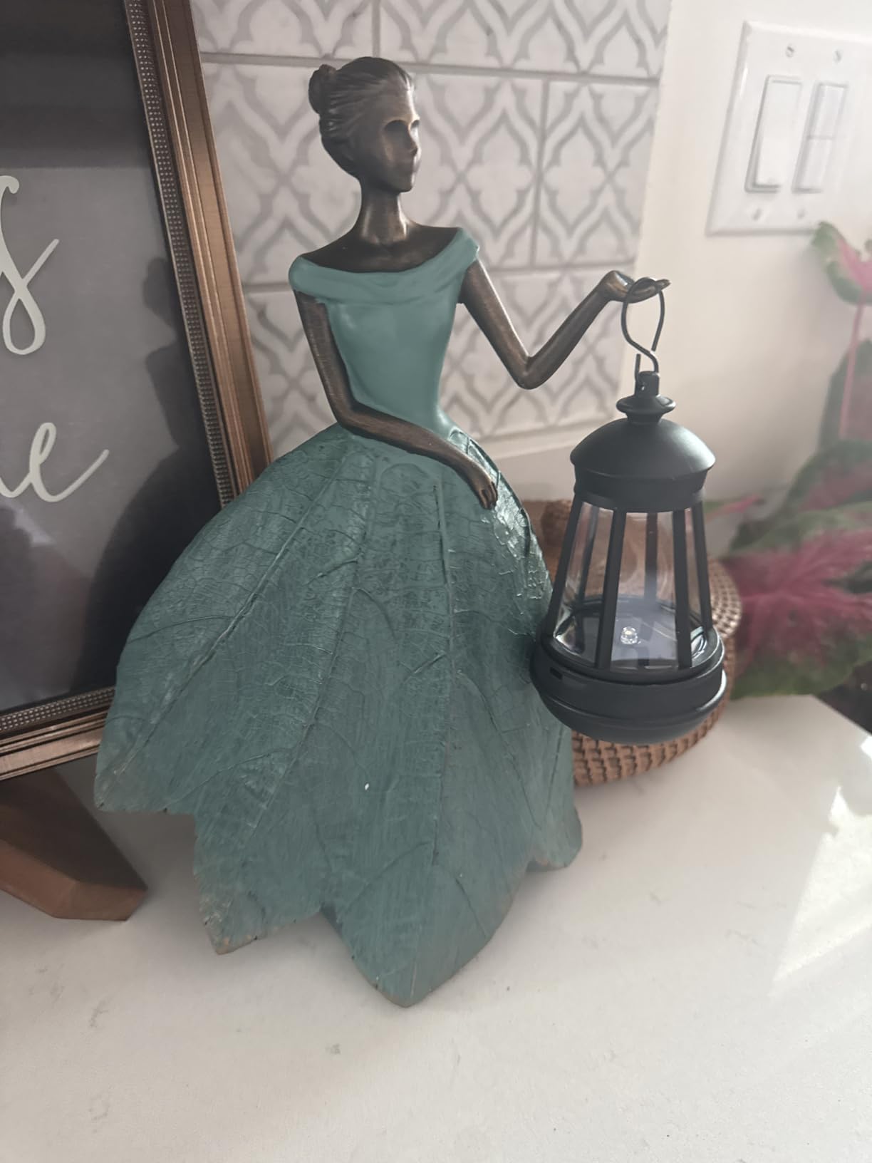 Guichifun Fairy Statue Collection Home Decoration - Leaf Angel Girls Resin Home Garden Decor for Outside or Inside Rustic Fairy Garden Outdoor Yard Figurines Gifts for Women 8.5 x 5.25 x 12 Inch customer photo 1