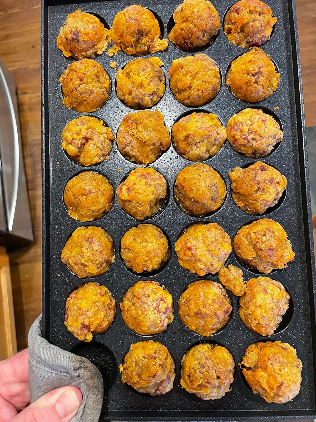 Anxingo Cast Iron Takoyaki & Aebleskiver Pan, 12-Hole, 7.5-Inch customer photo 2