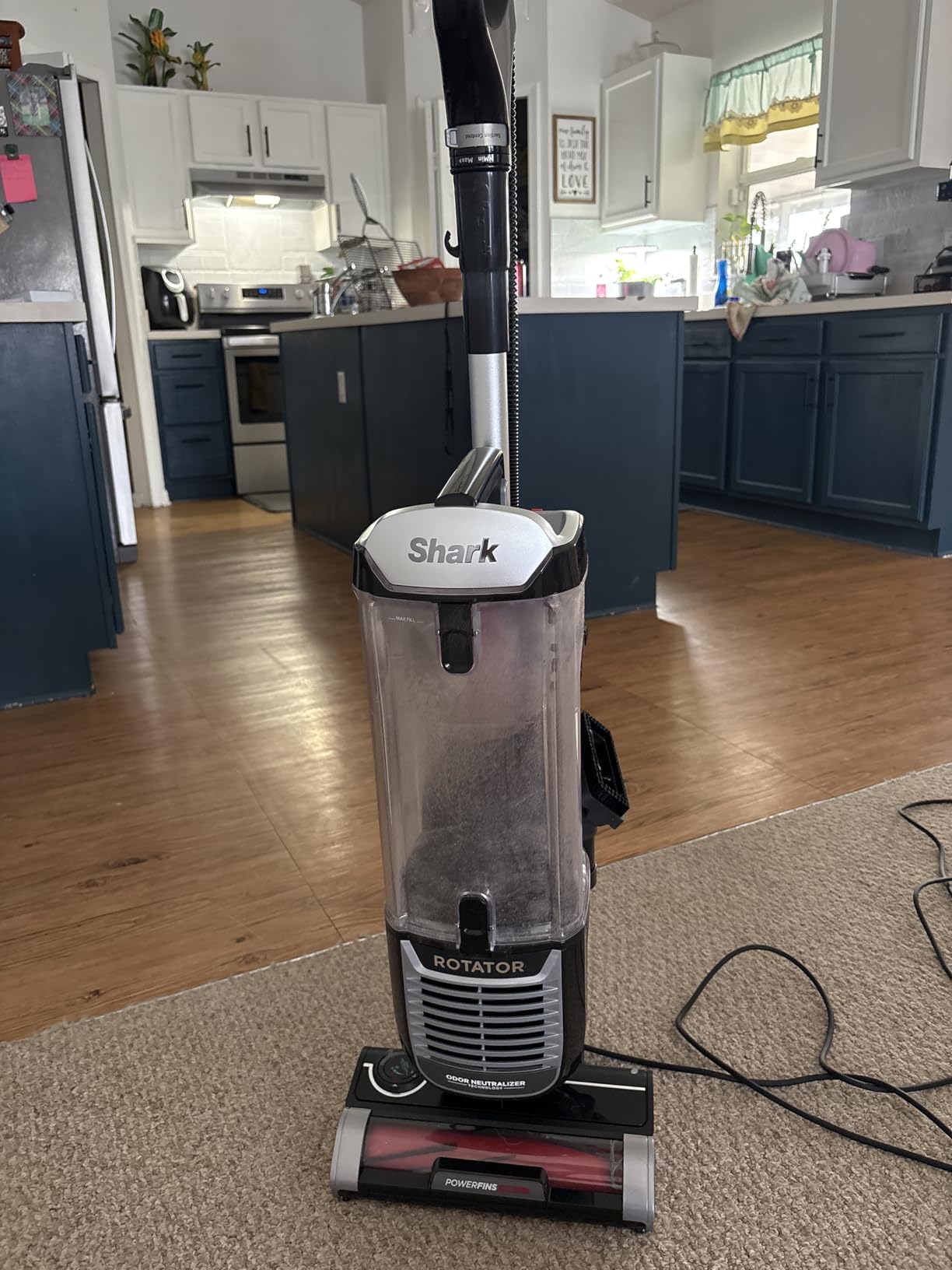 Shark ZU102 Rotator Pet Upright Vacuum with PowerFins HairPro & Odor Neutralizer Technology, Charcoal customer photo 1