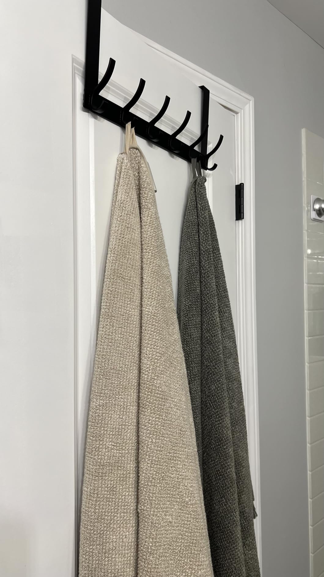 Optish Over The Door Hooks, Door Hanger Hooks for Hanging, Towel Racks for Bathroom with 12 Coat Hook, Coat Rack College Dorm Essentials Bathroom Accessories (1 Pack, Black) customer photo 2