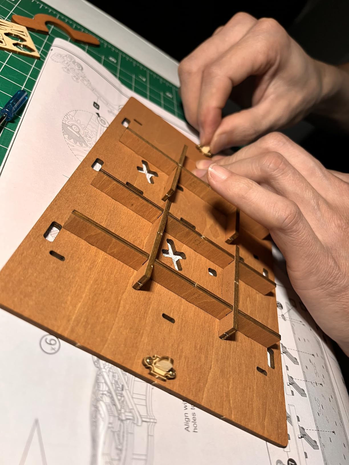 ROKR 3D Puzzles for Adults 1:5 Scale Cello Model Kit with Base 199pcs Wooden Music Box Building Kit Desk Gift for Men Women Hobby for Adults customer photo 1