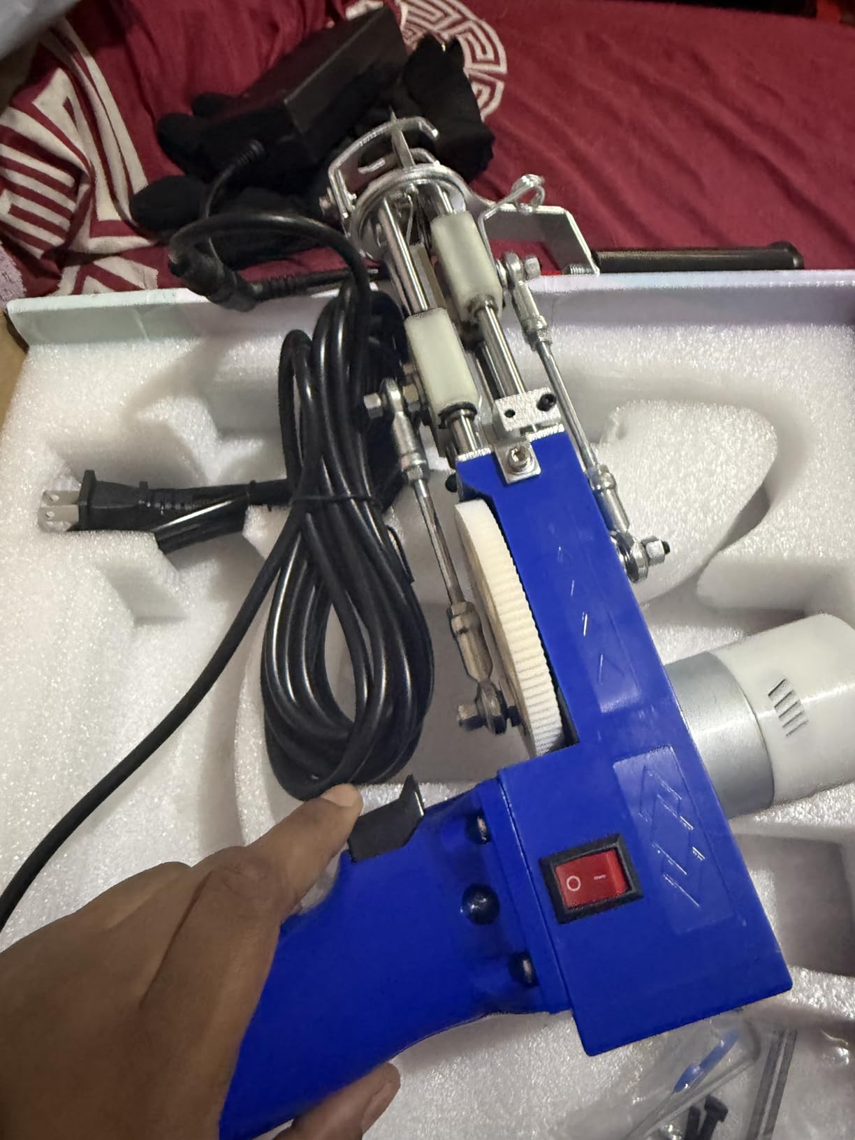 BESGEER Rug Tufting Gun for Tufting Lover, 2 in 1 Cut & Loop Pile Carpet Gun, Rug Maker Machine Starter Kit for Beginners customer photo 1