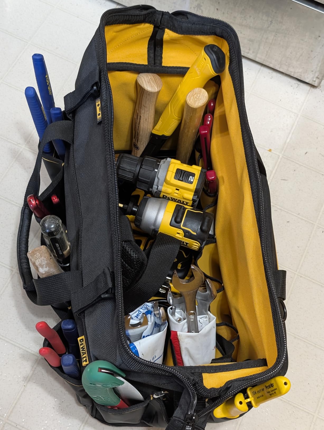 DEWALT Tool Bag, Water Resistant, Hard Bottom, 20-inch, Professional Tool Tote with Organization (DWST560104) customer photo 1