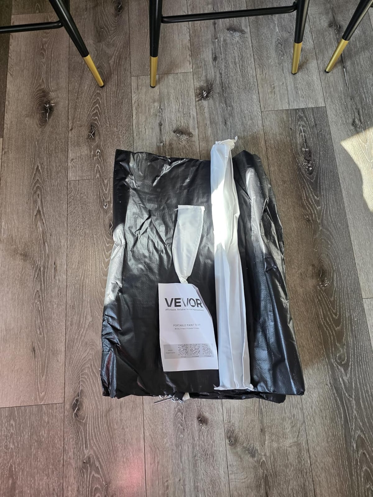VEVOR Portable Paint Booth 10 x 7 x 6 ft Extra Large Spray Paint Tent Kit | with Built-in Floor, Mesh Screen and Windproof Hooks, Enclosed Shelter for Furniture, Crafts, DIY Projects and Tool Finishing customer photo 2