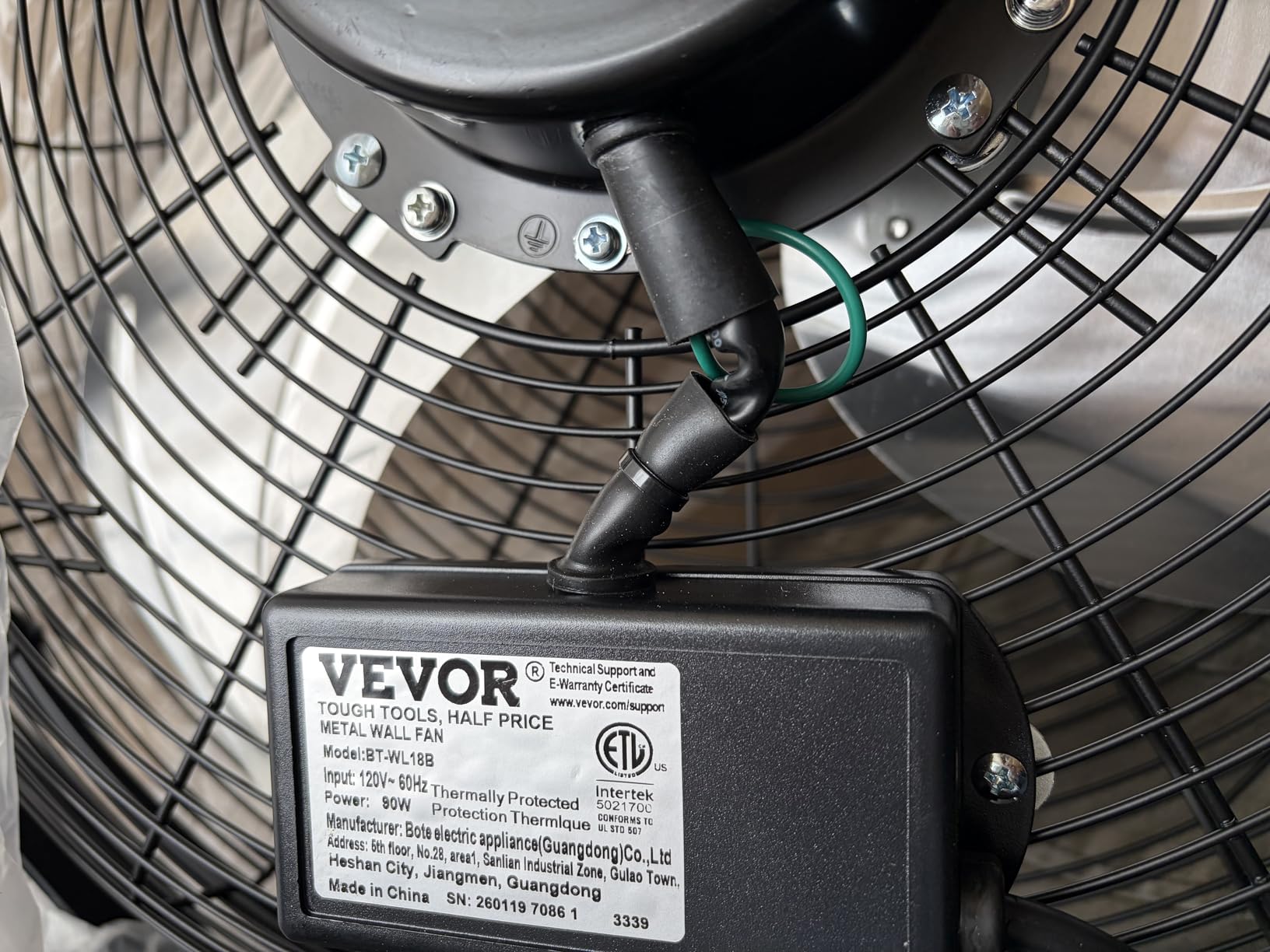 VEVOR 30 Inch Wall-Mount Misting Fan, 3-speed IP44 Waterproof Oscillating, Max. 9500 CFM customer photo 2