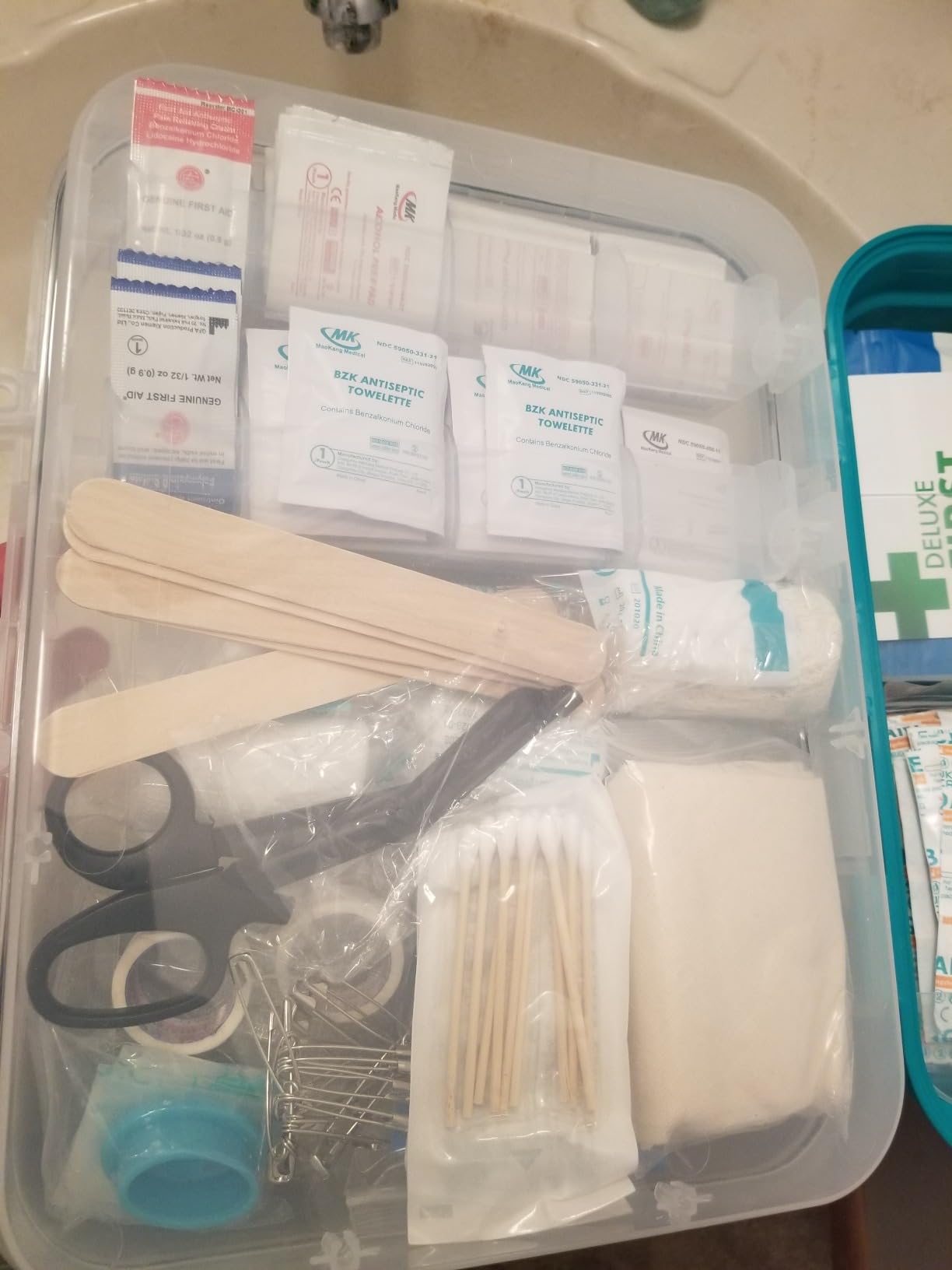 General Medi 420 Pieces Professional First Aid Kit - HardCase First Aid Box - Contains Premium Medical Supplies for Travel, Home, Office, Vehicle, Camping, Workplace & Outdoor customer photo 2