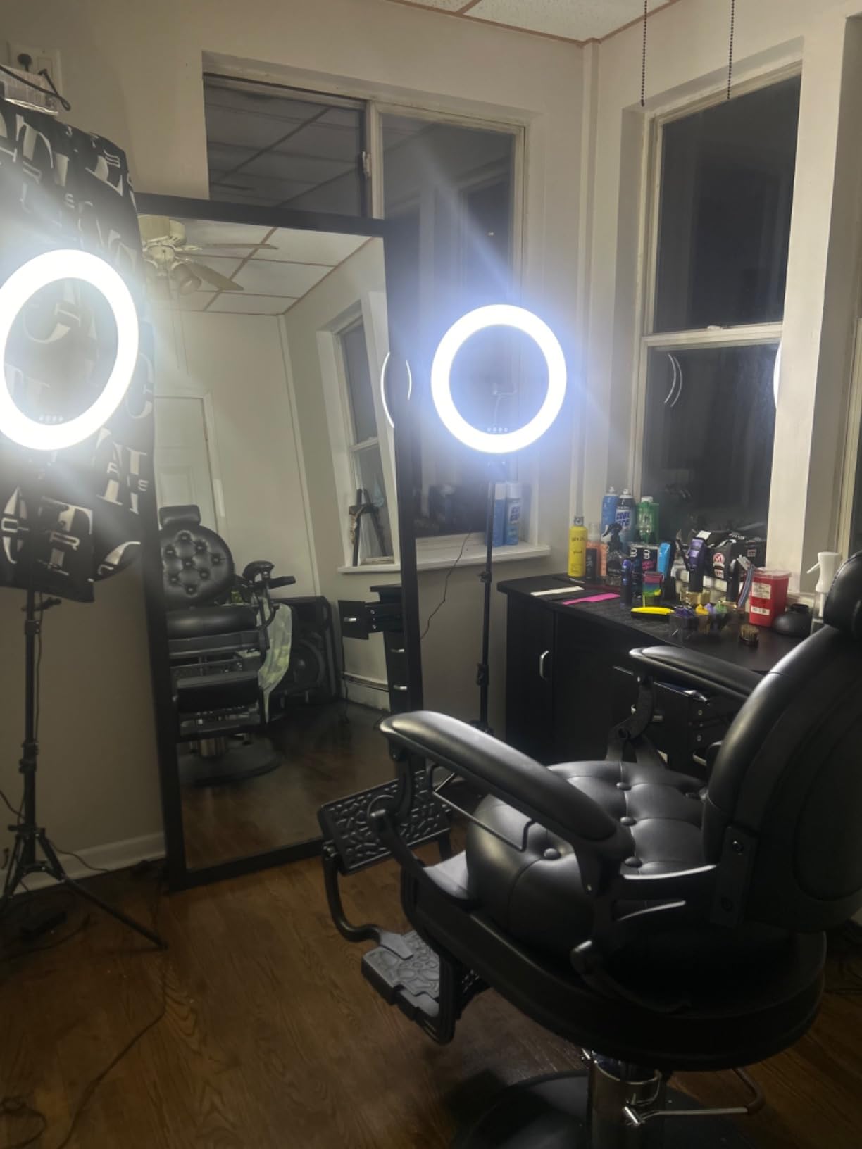 Barber Chair Hair Salon Chair, Heavy Duty 700 LBS, for Hair Stylist Barber Beauty Tattoo Massage(Black Round) customer photo 2