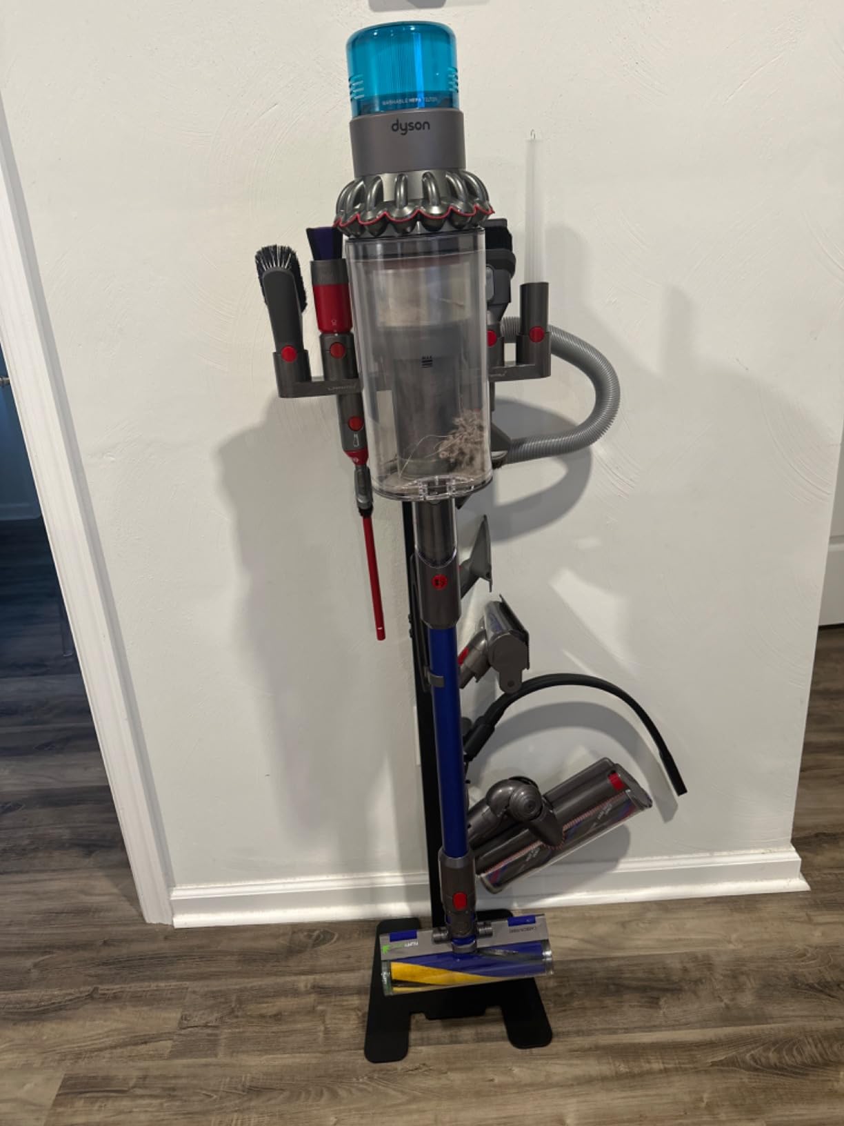 Dyson Gen5outsize Cordless Vacuum, 250AW, 3 Power Modes, Up to 140 Minutes, XL bin, Illumination Reveals dust, HEPA Filtration, All Floor Types customer photo 1