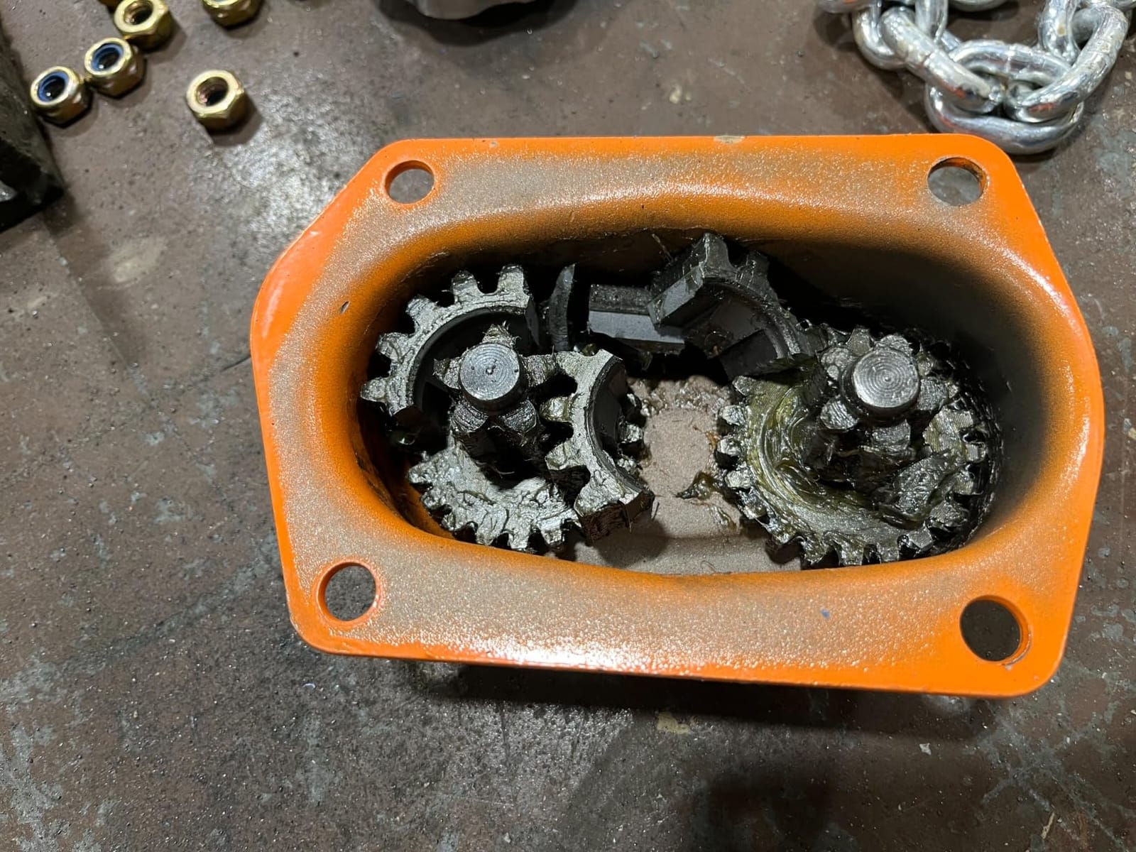 VEVOR Manual Lever Chain Hoist, 1-1/2 Ton 3300 lbs Capacity 10 FT Come Along, G80 Galvanized Carbon Steel with Weston Double-Pawl Brake, Auto Chain Leading & 360 Rotation Hook, for Garage Factory Dock customer photo 2
