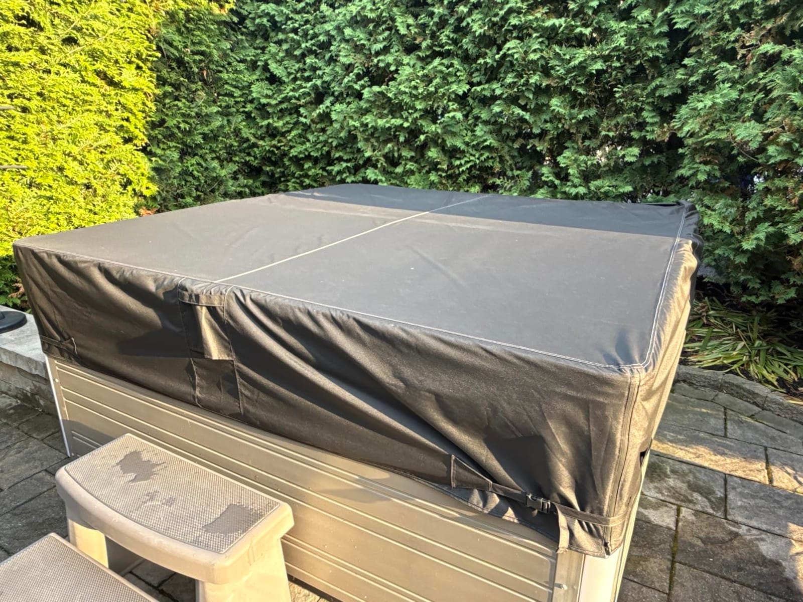 iBirdie Outdoor Waterproof and Weatherproof Hot Tub Cover 85 x 85 inch fit 84 x 84 or 83 x 83 or 82 x 82 or 7 ft x 7 ft Square SPA 600D Heavy Duty Protectors Protective Cover Cap customer photo 1