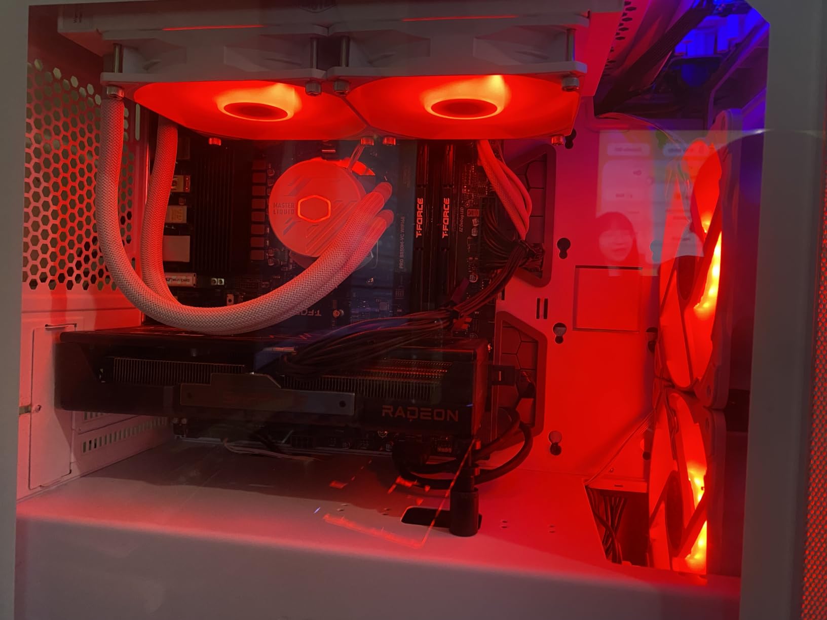 Cooler Master 240L Core AIO CPU Liquid Cooler - 240mm Radiator, 2X ARGB PWM Fans, Patented Gen S Dual-Chamber Pump, Quiet Cooling & Easy Installation, AMD AM5/AM4 & Intel LGA 1851/1700, White customer photo 1