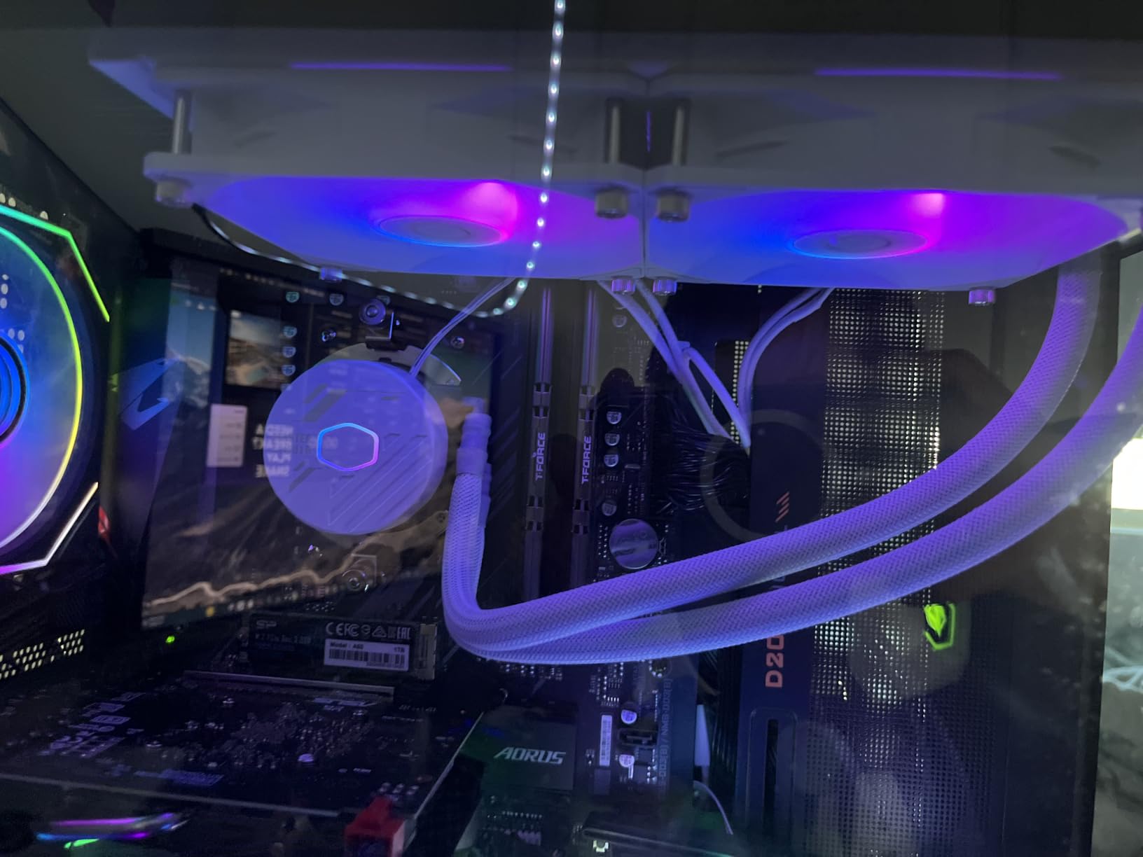 Cooler Master 240L Core AIO CPU Liquid Cooler - 240mm Radiator, 2X ARGB PWM Fans, Patented Gen S Dual-Chamber Pump, Quiet Cooling & Easy Installation, AMD AM5/AM4 & Intel LGA 1851/1700, White customer photo 2