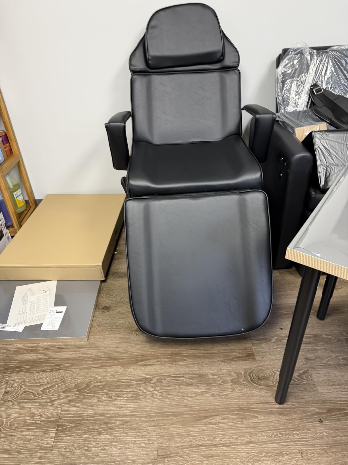 BarberPub 3-Motor Electric Tattoo Chair Salon Massage Facial Bed White 2751 | Height 25.2-37 in, 480 lbs, PVC leather, 3 motor electric remote, esthetician salon spa massage tattoo facial adjustable bed customer photo 2