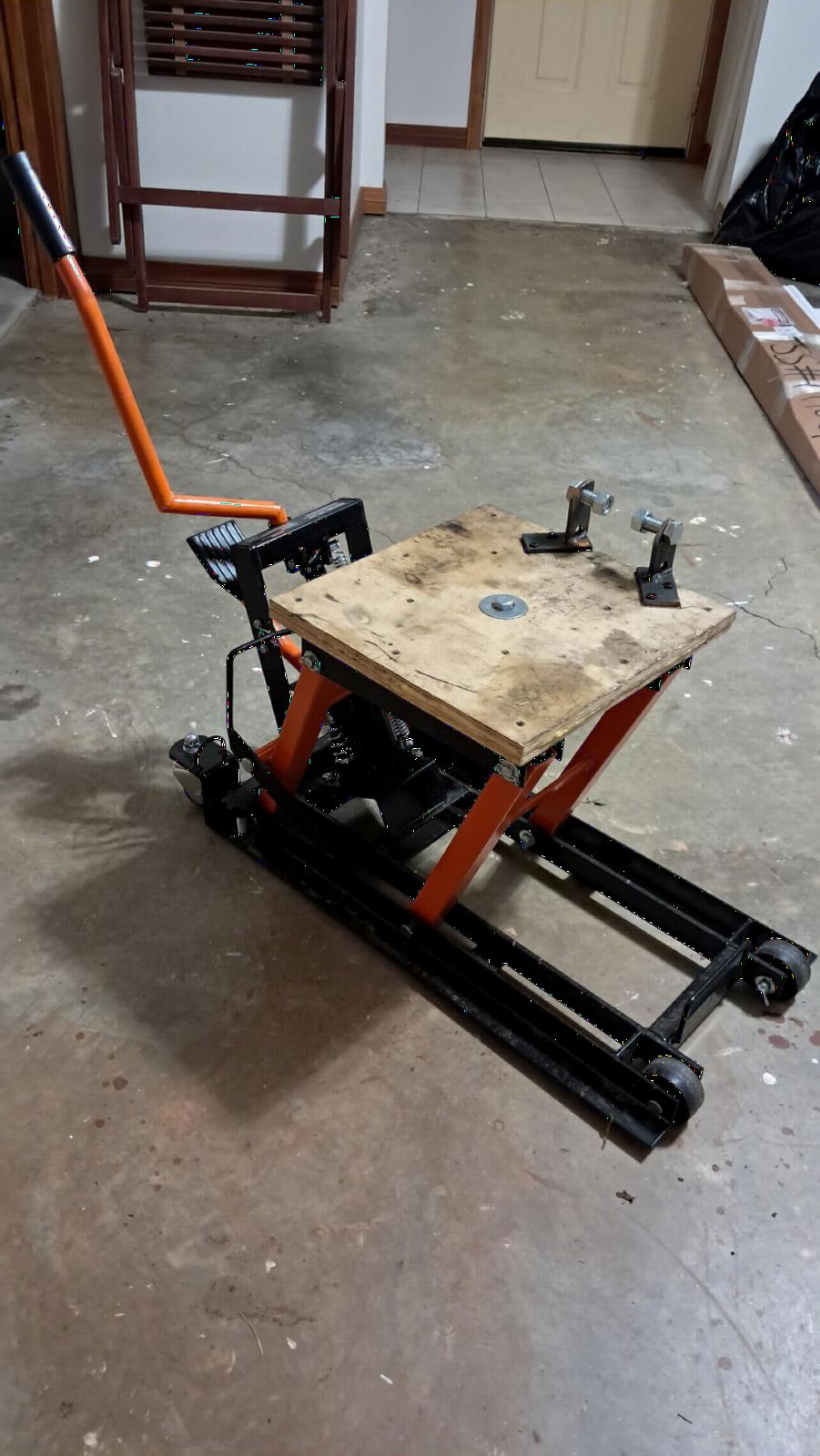 VEVOR Hydraulic Motorcycle Lift Jack 1500 LBS Capacity ATV Scissor Lift Jack Portable Motorcycle Lift Table with 4 Wheels Hydraulic Foot-Operated Hoist Stand for Motorcycle ATV UTV Powersports customer photo 2