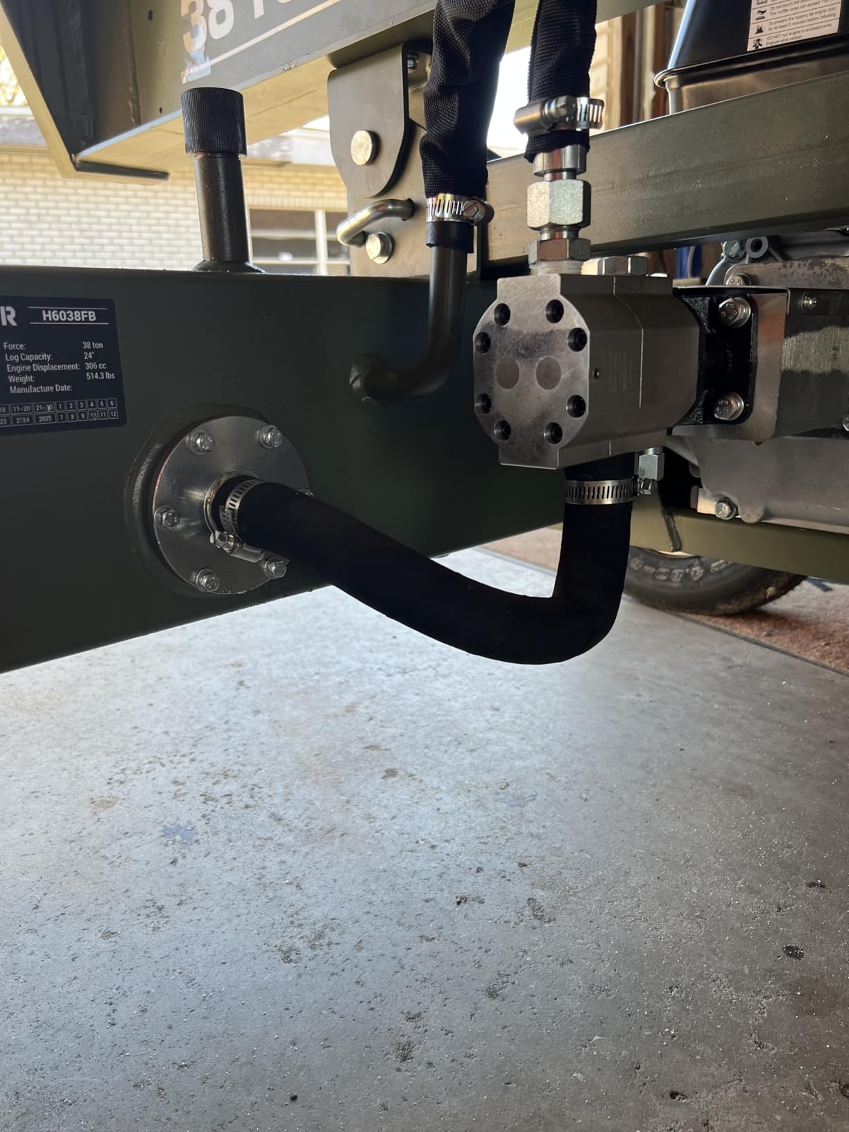 38 Ton Log Splitter-Full Boar Engine 306cc (49 State) customer photo 2