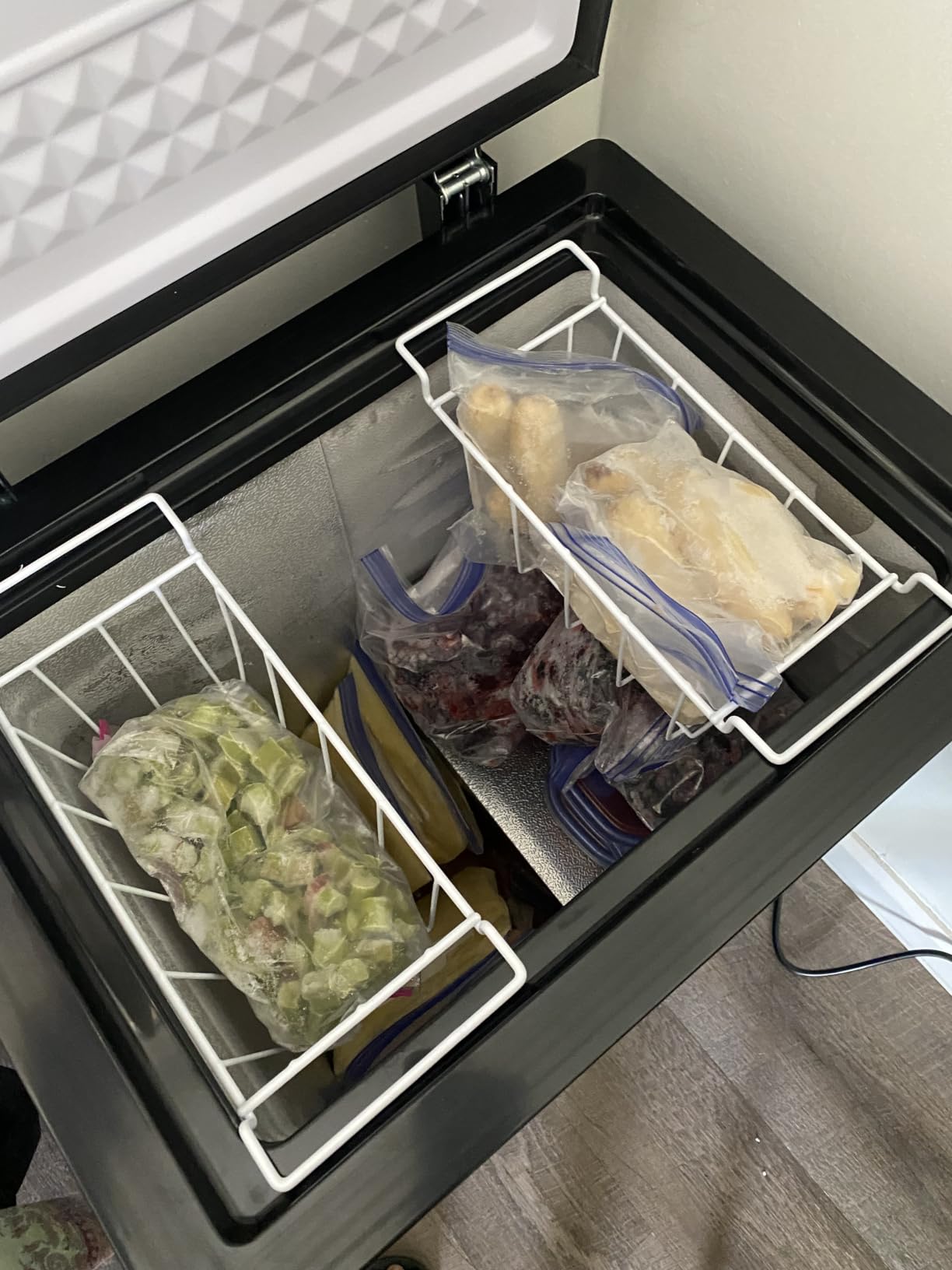 DEMULLER Deep Freezer Chest 3.5 Cubic Feet Freezers with Temperature Display Panel Mini Freezer with Removable Basket Suitable for Apartment Garage Dorm BLACK customer photo 1
