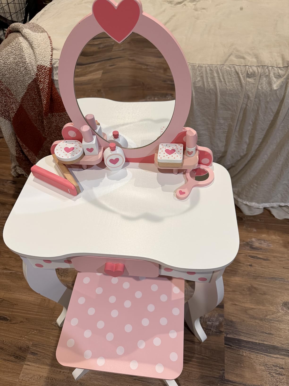 OOOK Kids Vanity Set with 15pcs Make-up Accessories, Pink Heart-Themed | FSC Safety, Toddler Vanity Table and Chair Set with Mirror and Drawer, Suitable for Girls Aged 3+ customer photo 1