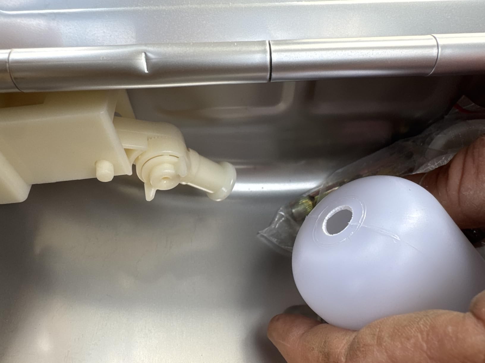 Automatic Animal Drinking Water Bowl, 304 Stainless Steel Waterer for Dog Horse Goat Pig Cow, Livestock Water Trough Dispenser with Pipe Hose, 2 Float Valves, Quick Connecter, Expansion Bolt customer photo 2