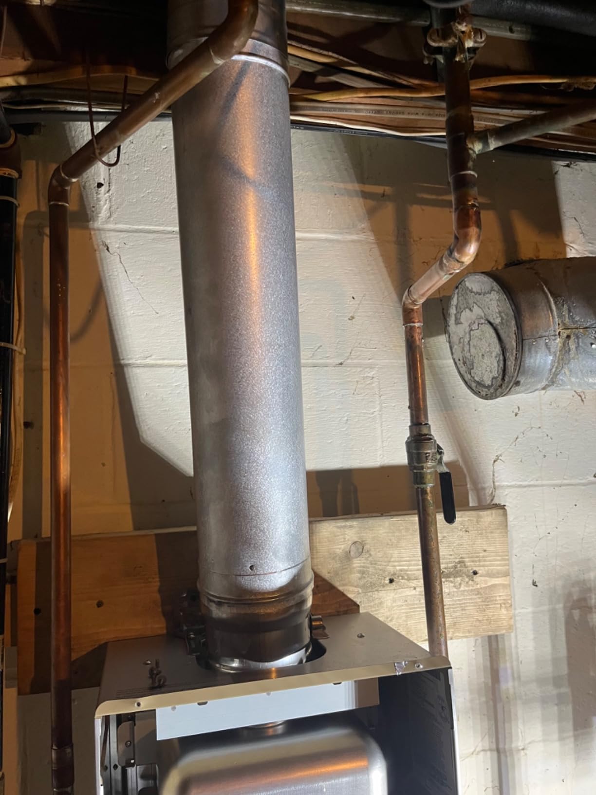 Rheem RTG Series 9.5 GPM Natural Gas Tankless Water Heater Indoor, 199,900 BTUs High Efficiency On Demand customer photo 1