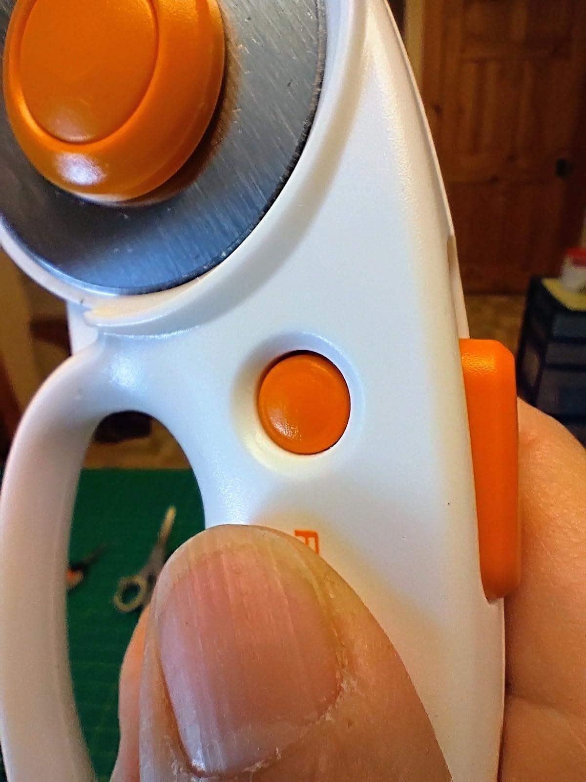 Fiskars 45mm Loop Rotary Cutter for Fabric, Arts, Crafts, Sewing customer photo 2
