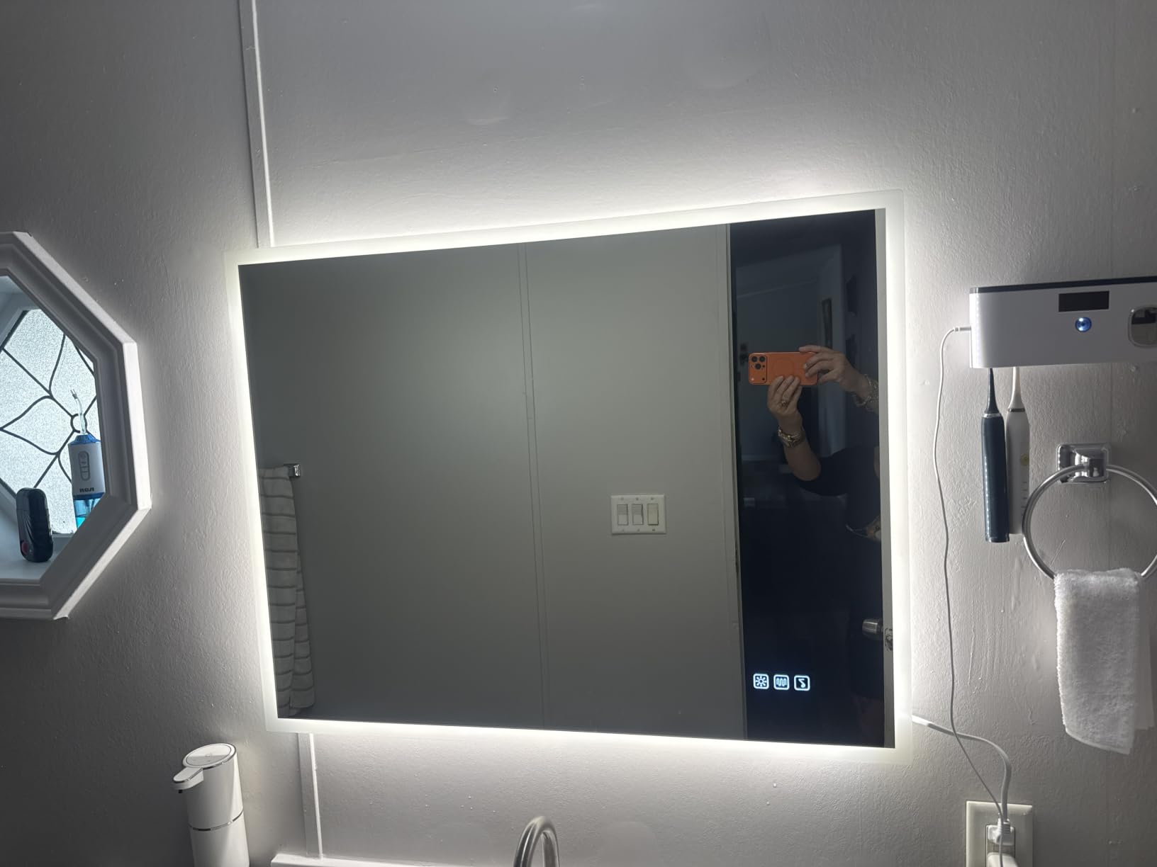 SBAGNO 24''x32'' LED Bathroom Mirror with Lights, Bathroom Vanity Wall Mirror with Bluetooth, Anti-Fog, Stepless Dimmable, 3 Colors, Tempered Glass Lighted Vanity Smart Mirror for Bathroom customer photo 2