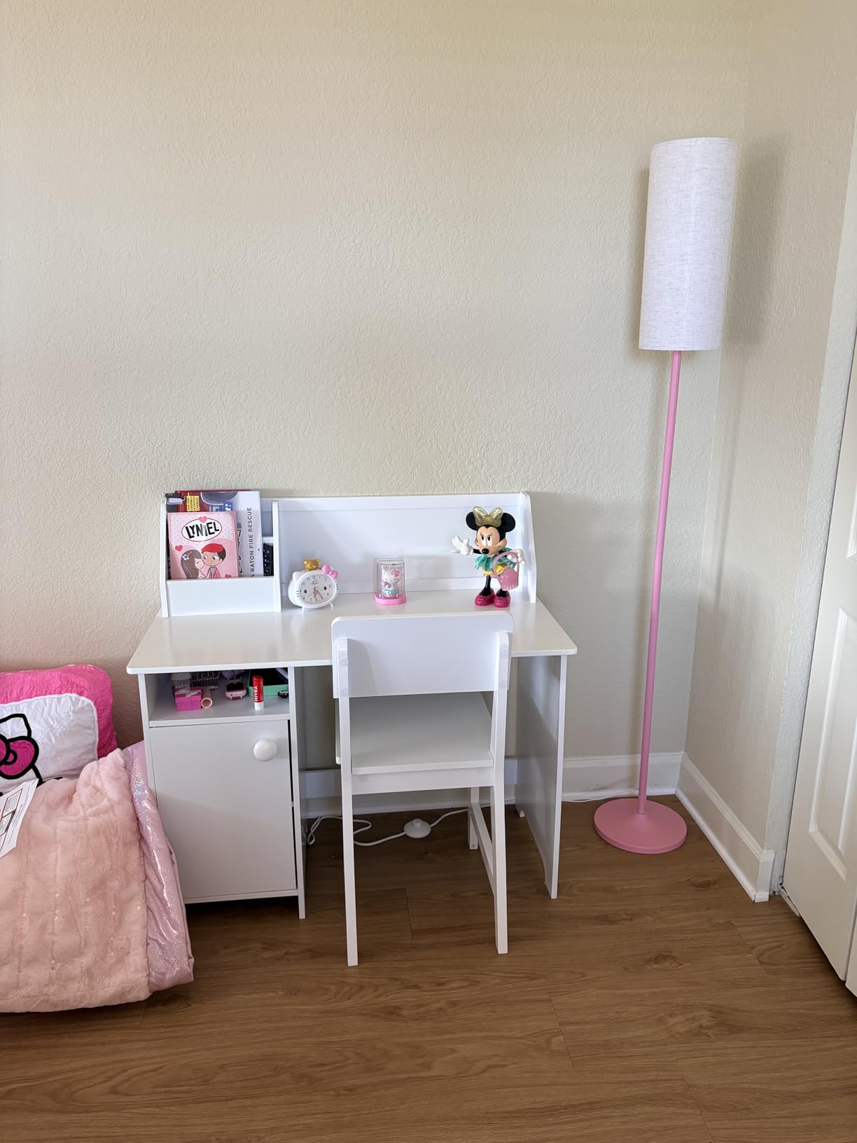 UTEX Wooden Kids Desk and Chair Set with Hutch and Storage for Ages 5-12 | Kids Study Table with Cork Bulletin Board, Ergonomic Chair, Spacious Tabletop, Multi-Zone Storage, Water-based Paint customer photo 1