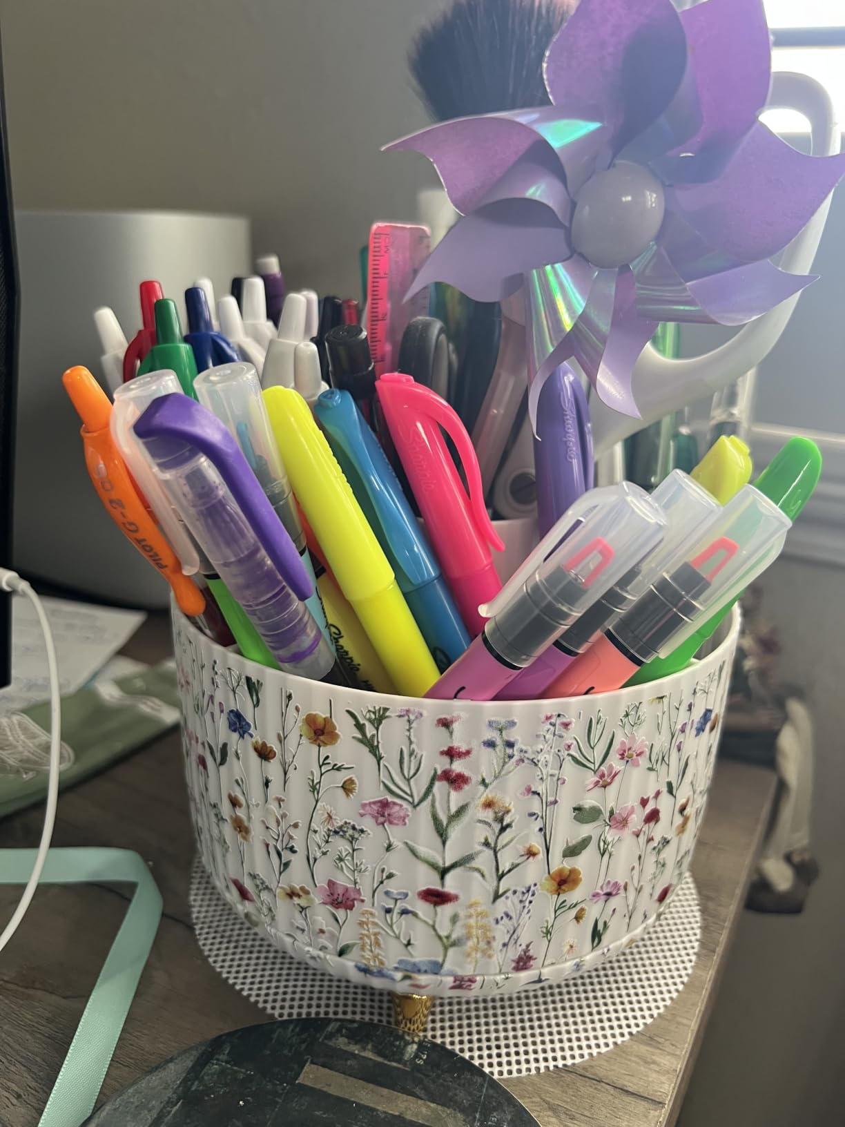 SKYDUE 360 Rotating Plastic Desk Pen Organizer with 5 Slots, Dual-Purpose Art Supply Pencil Cup for Office, School, Home customer photo 1
