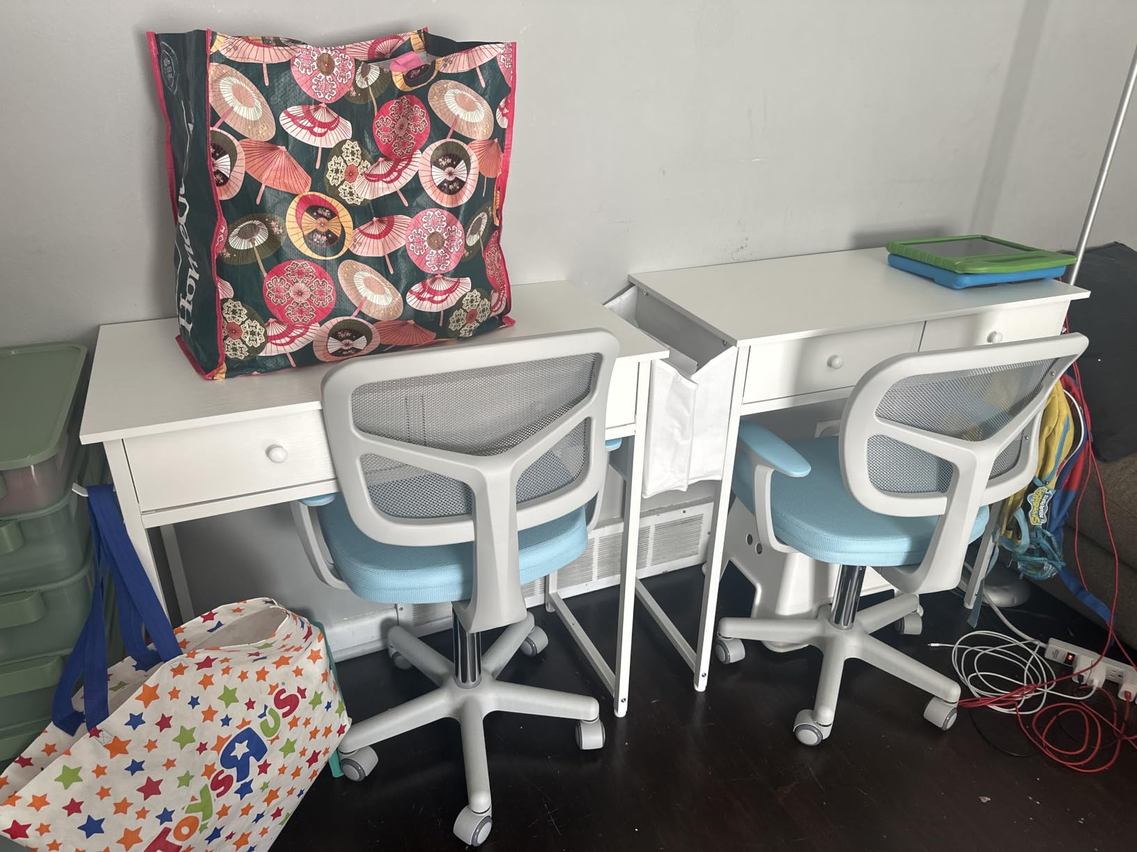 Lufeiya Small White Kids Desk with Drawers for Bedroom, 32 Inch Home Office Desks with Fabric Storage Drawer and Bag customer photo 2