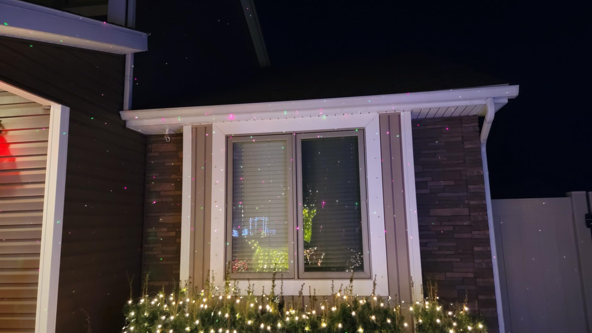SUNFUCAN Laser Christmas Projector Lights Outdoor, Outdoor Garden Laser Light, Landscape Lights with Red and Green Stars, IP65 Waterproof, Cold Resistant customer photo 2