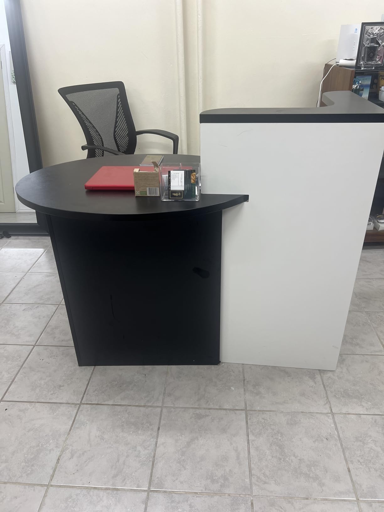 Tangkula Reception Desk, Front Counter Desk with Lockable Drawer & Adjustable Shelf, Oval Desktop, Retail Counter for Checkout, Computer Workstation for Salon Lobby Office, Home Office Desk customer photo 1