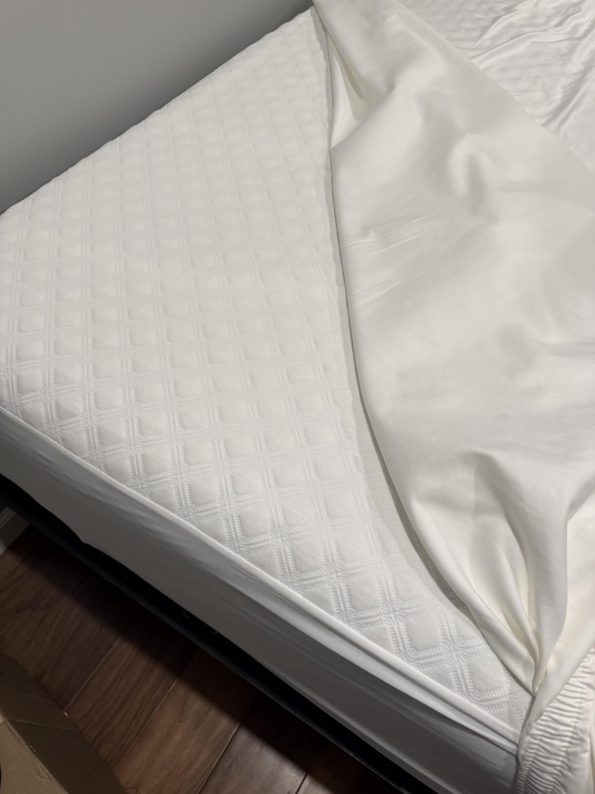 SafeRest Sleepure Waterproof Mattress Protector Twin Size - Viscose Derived from Bamboo - Fitted with Stretchable Pockets - Machine Washable Cotton Twin Mattress Cover for Bed customer photo 2
