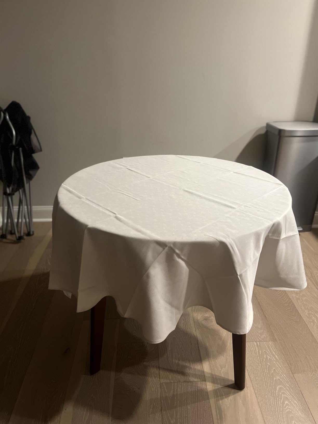 Decorelia Faux Linen Round Tablecloths 60 inch, Waterproof Decorative Washable Texture Rustic Circle Table Cloth Cover for Dining Kitchen Party Farmhouse Outdoor(Round (2-4 Seats),Sage Green) customer photo 1