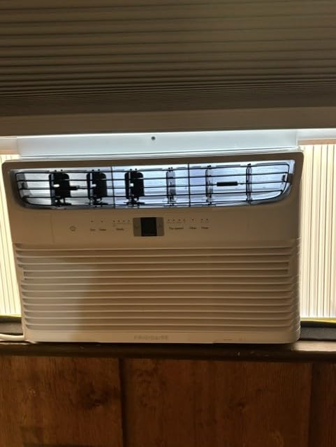 Frigidaire 8,000 BTU Window Air Conditioner with Remote Control, Cools Up to 350 Sq. Ft., Quiet Operation, Eco Mode, 3 Fan Speeds, Auto Restart, White customer photo 1
