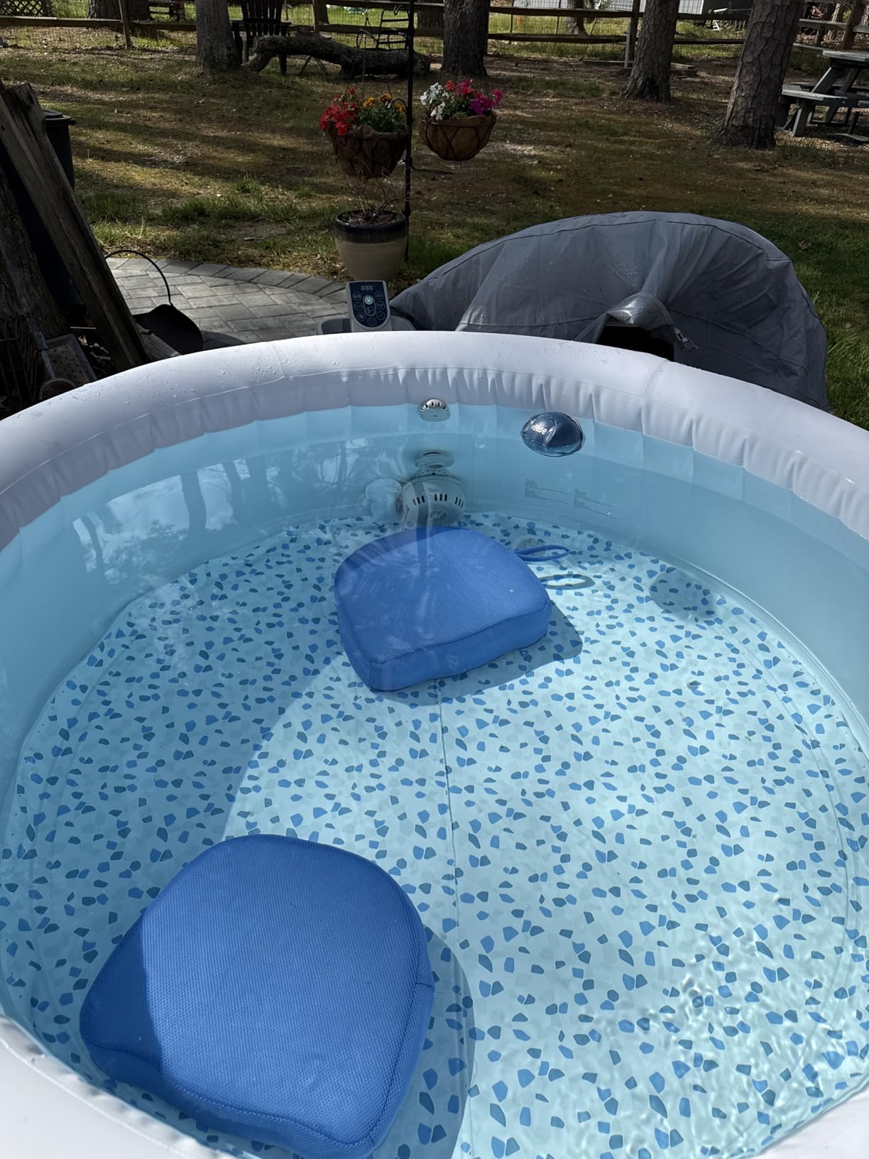 Bestway SaluSpa Fiji AirJet Large Round 2 to 4 Person Inflatable Hot Tub Portable Outdoor Spa with 120 AirJets and EnergySense Cover, Grey customer photo 2