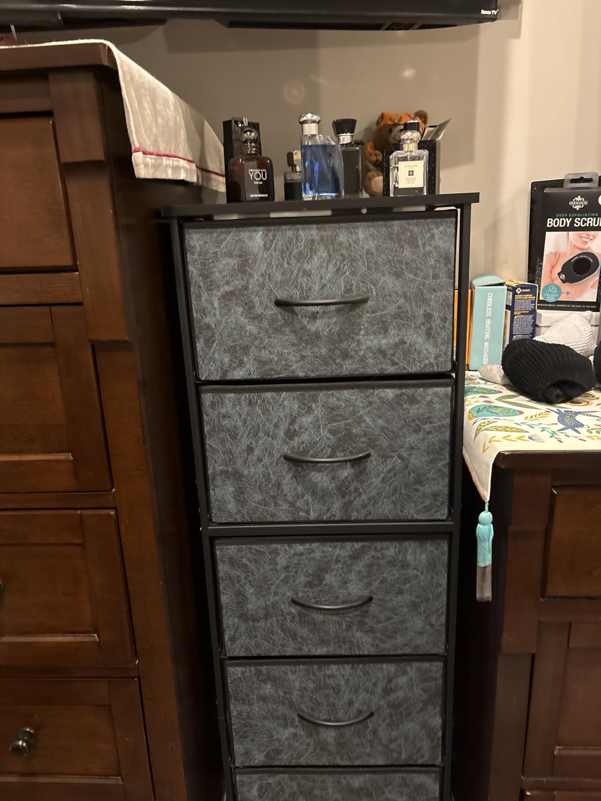 WLIVE Fabric Dresser for Bedroom, 5-Drawer Tall Dressers, Storage Organizer with Fabric Bins, Wood Top, Sturdy Steel Frame, Chest of Drawers for Closet, Hallway, Rustic Brown Wood Grain Print customer photo 2