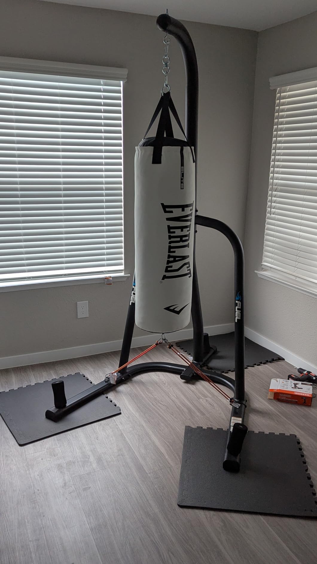 Everlast Elite Punching Bag | Durable Boxing MMA, Adults | Muay Thai customer photo 2