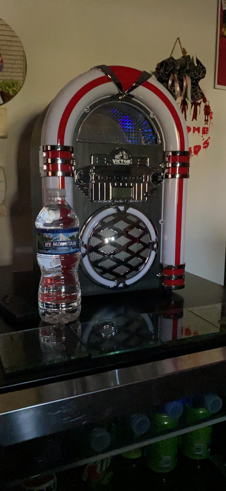 VICTOR Wilshire Desktop Bluetooth Jukebox with FM Radio and Multicolor LED Lighting, Black (VDTJ-1450-BK) customer photo 1