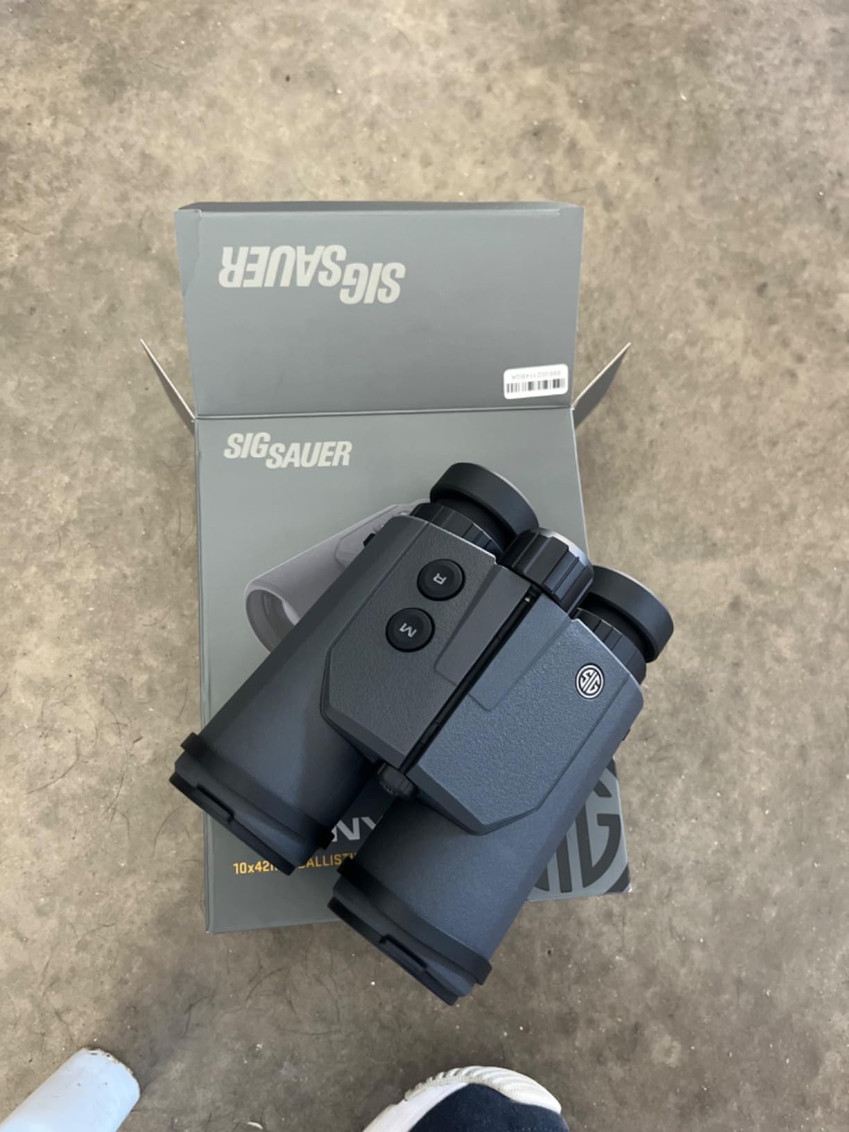 SIG SAUER Canyon 10x42mm Laser Rangefinding Binoculars | Precise Versatile Hunting Targeting Device, Anti-Reflection Illuminated Display, Gray customer photo 1