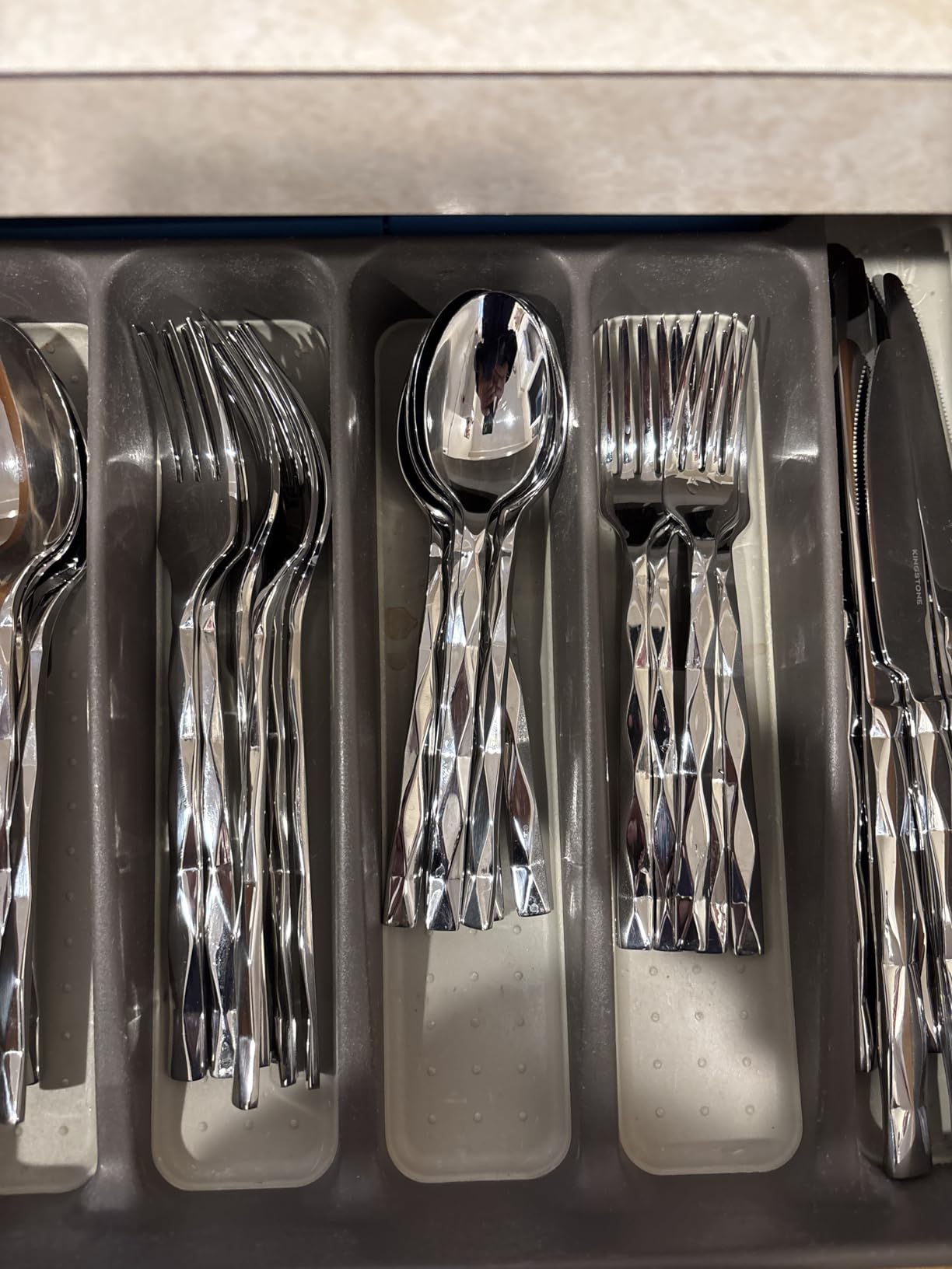 20 Piece 18/10 Silverware Set, Stainless Steel Flatware Cutlery set for 4 | KINGSTONE Luxury Silverware with Diamond Cut Pattern, Mirror Polished Utensils for Kitchen, Wedding, Party, Dishwasher Safe customer photo 1