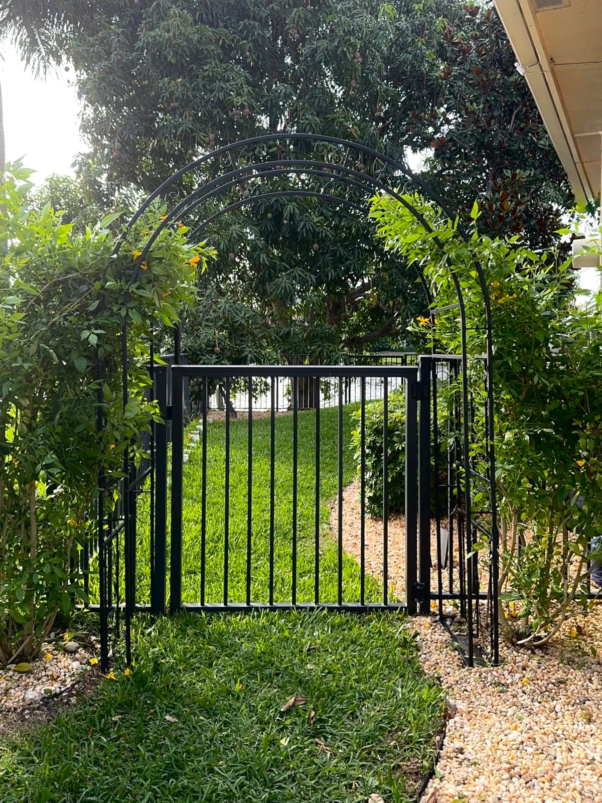 VINGLI Garden Arbor, Arch Archway for Wedding Ceremony Party, Steel Garden Trellis for Plant Climbing, Christmas Garden Decorations Pergola for Garden, Backyard, Lawn (Black, 52.2x22.8x83.9in) customer photo 2