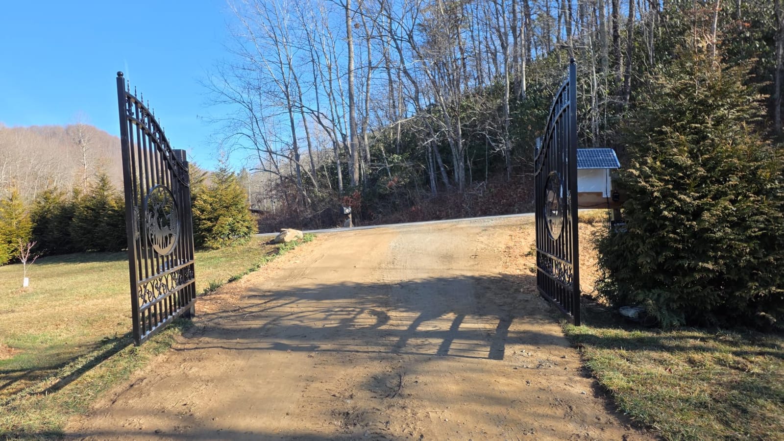 Chery Industrial 14x8 FT Outdoor Dual Swing Driveway Gate with Deer Pattern | Galvanized Steel Outdoor Security Gate, Weatherproof Entrance Gate for Yard Patio Manor Commercial Use customer photo 1