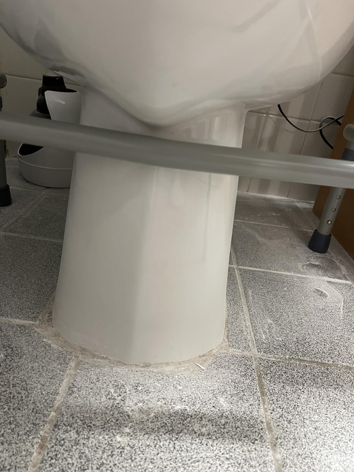 DMI Drop Arm Portable Toilet Commode, Extra-Wide Seat, 500 Pound Weight Capacity, Bucket with Lid Included, Adjustable Legs, Elderly Assistance Products, Grey customer photo 2
