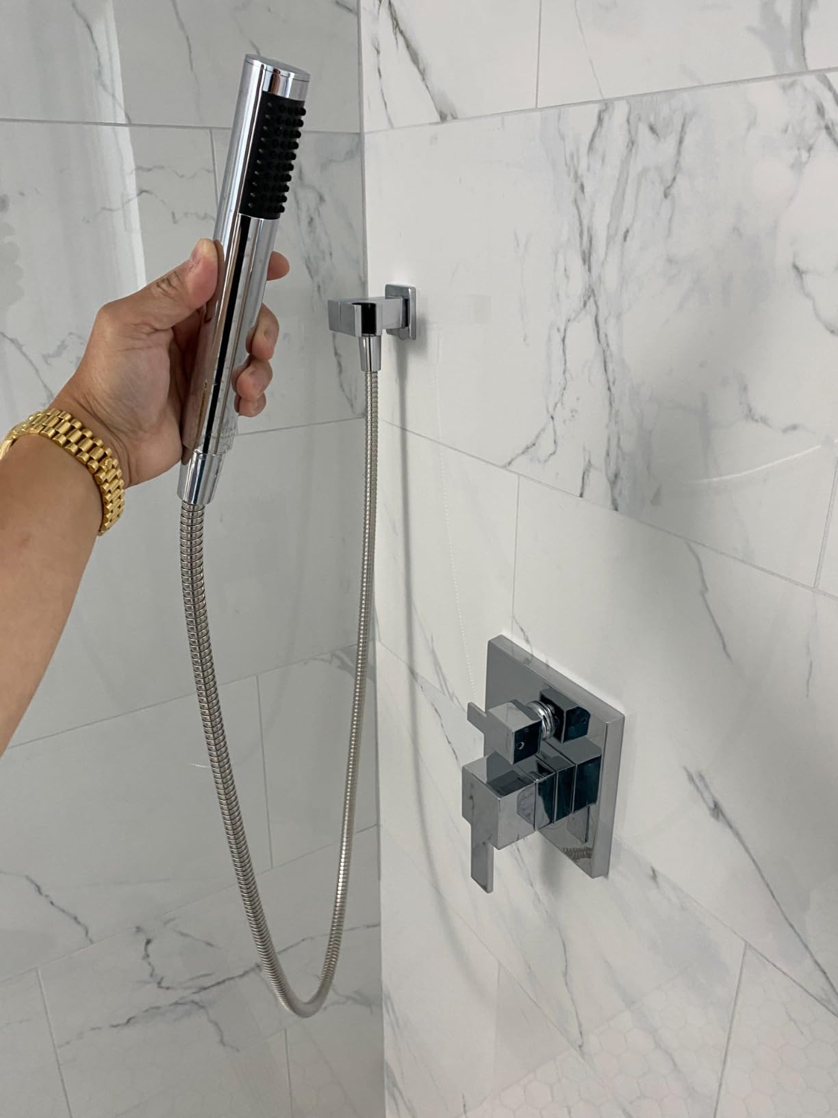Delta Modern 14 Series Square Rain Shower System Faucet Set, Rainfall Chrome Shower Head and Handle Set, Valve Trim Kit, 10 Inch, Chrome 342701 customer photo 2