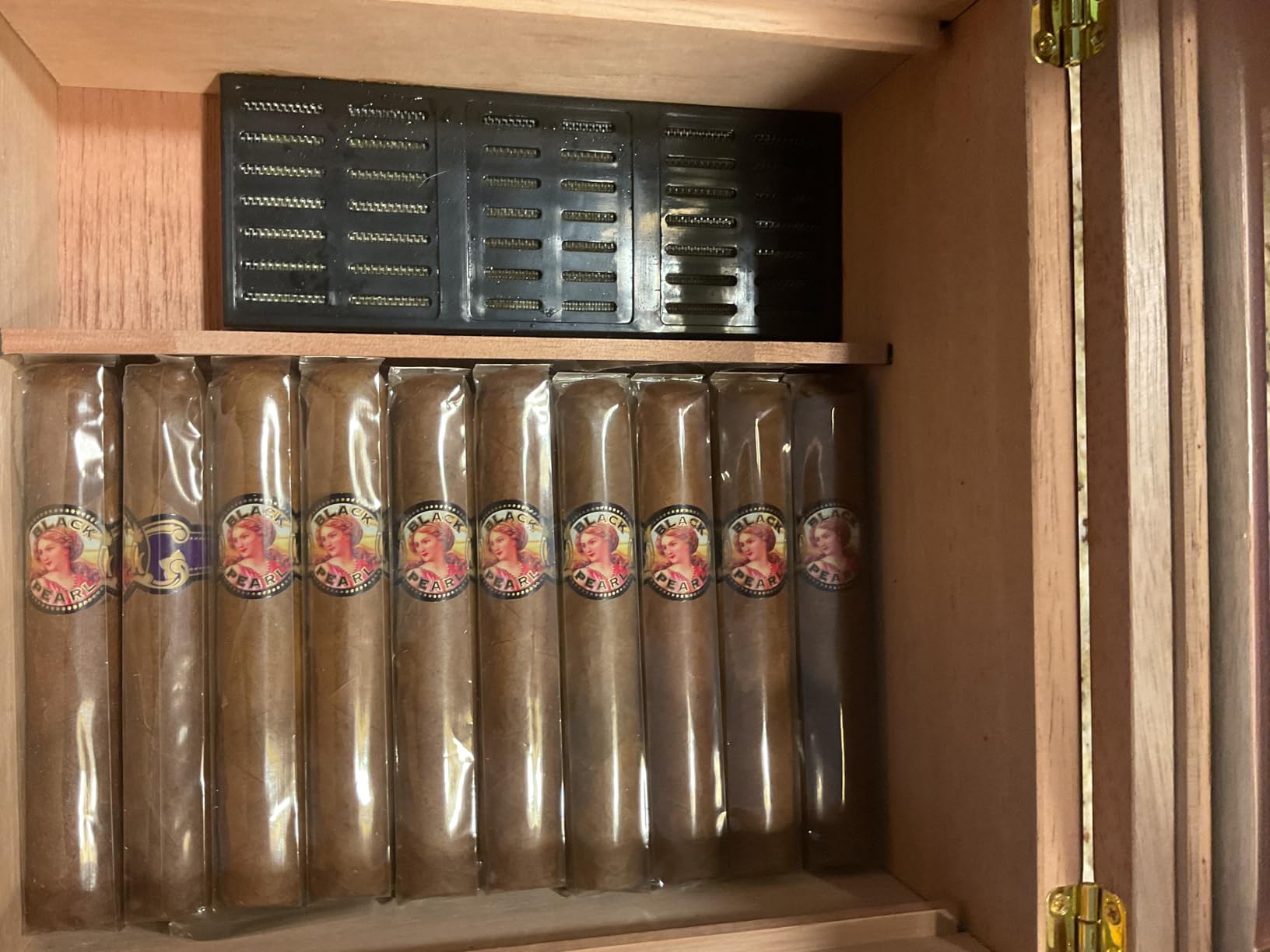 Flauno Cigar Humidor with Air Circulation System, Hold 40 Rubustos, Thicker Spanish Cedar, Accurate Digital Hygrometer, Drawer, Humidifier, Divider, Lock, Gift for Cigar Lovers customer photo 2