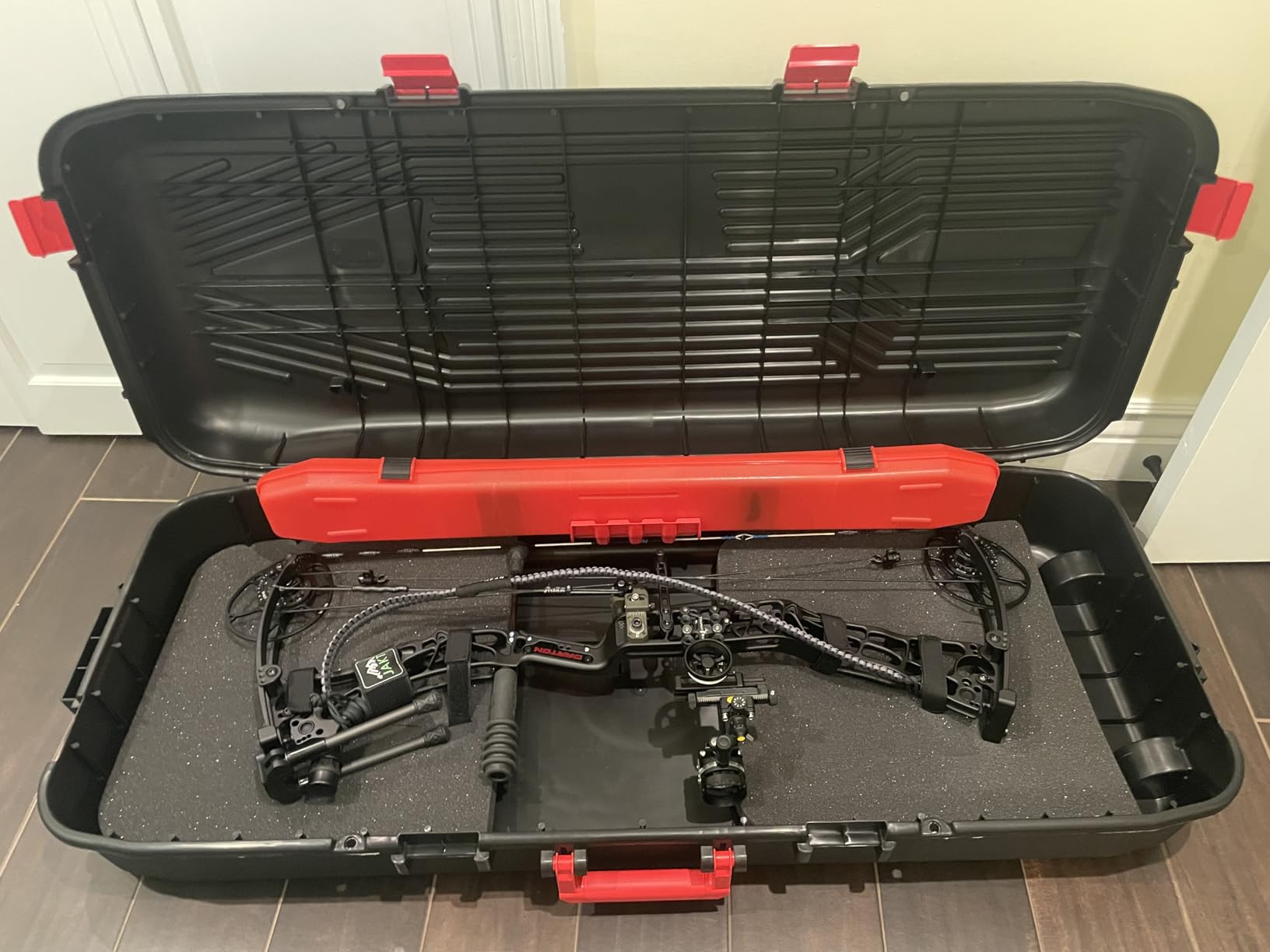 MTM Traveler Hard Compound Bow Case with Wheels - Up to 44