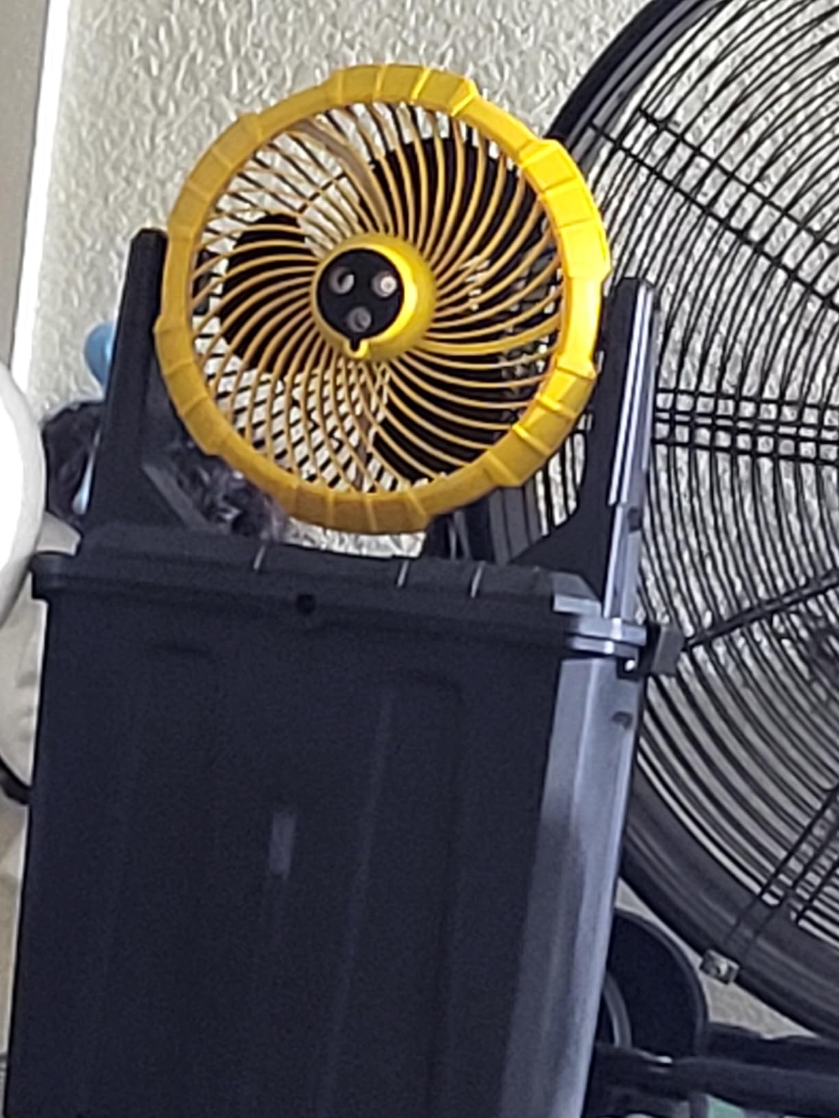 Ausic Portable Misting Fan, 9L 10-inch Outdoor Mist Fans for Outside Patios Cooling, 20000mAh Rechargeable Battery Fan with Water Box, 3 Strong Winds, 3 Spray Mister, Camping/Beach Summer Essentials customer photo 2