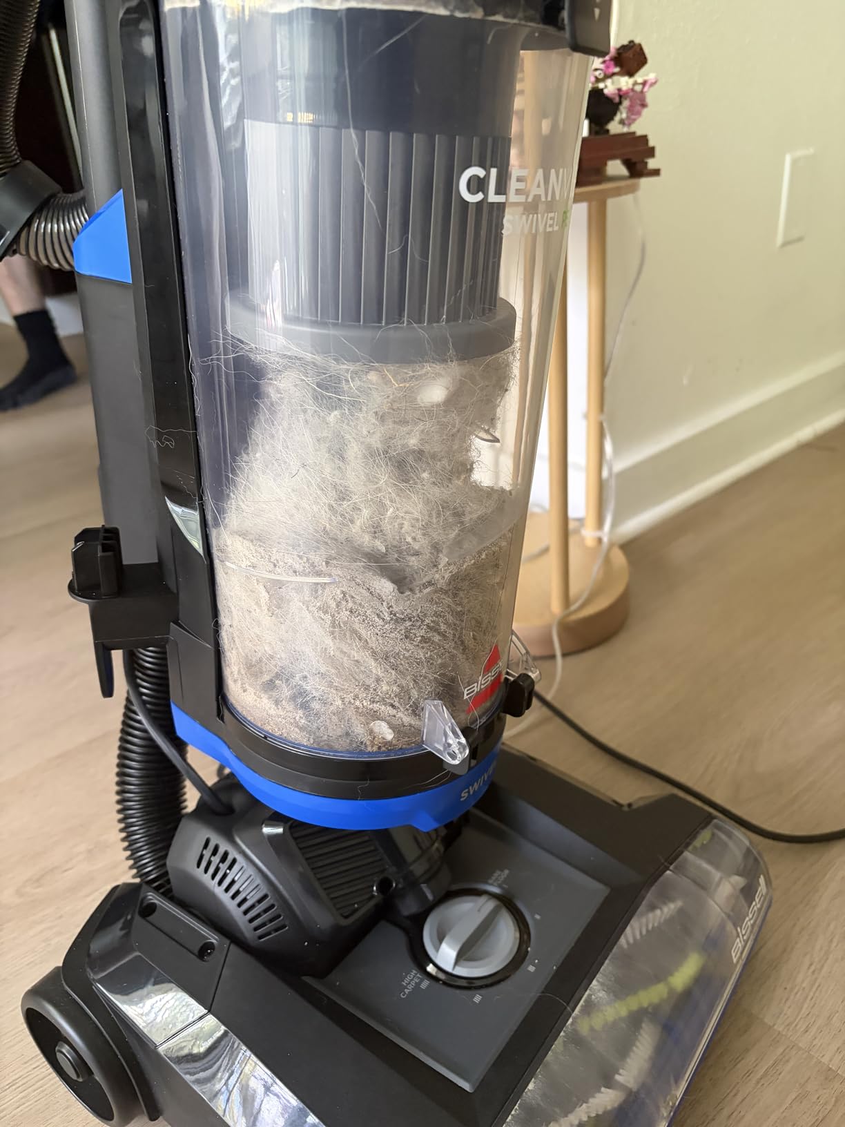Bissell CleanView Swivel Vacuum, Triple Action Brush Roll, 3836 customer photo 2