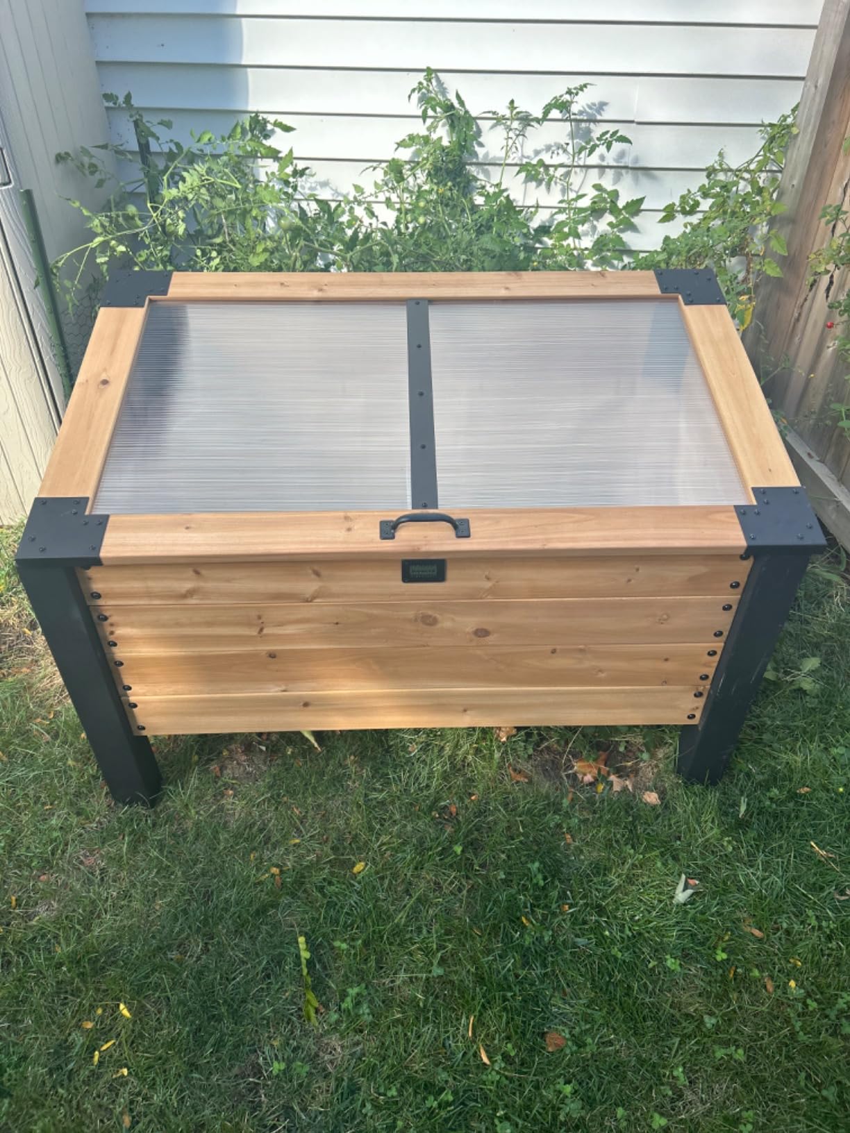 Backyard Discovery Aggie 4' x 2' Cedar Wood Cold Frame Portable Mini Greenhouse, Raised Garden Planter with Temperature-Activated Polycarbonate Lid, Mesh Drainage for Year-Round Outdoor Gardening customer photo 1