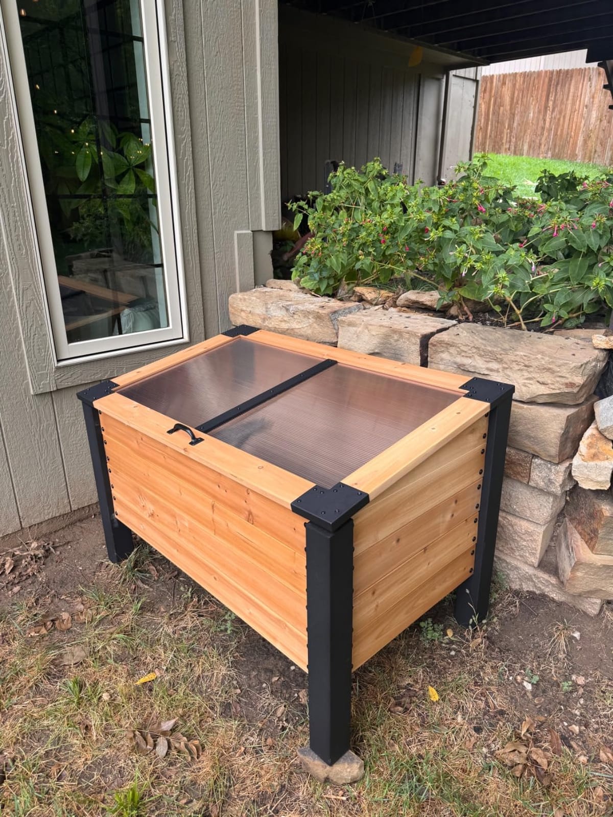 Backyard Discovery Aggie 4' x 2' Cedar Wood Cold Frame Portable Mini Greenhouse, Raised Garden Planter with Temperature-Activated Polycarbonate Lid, Mesh Drainage for Year-Round Outdoor Gardening customer photo 2