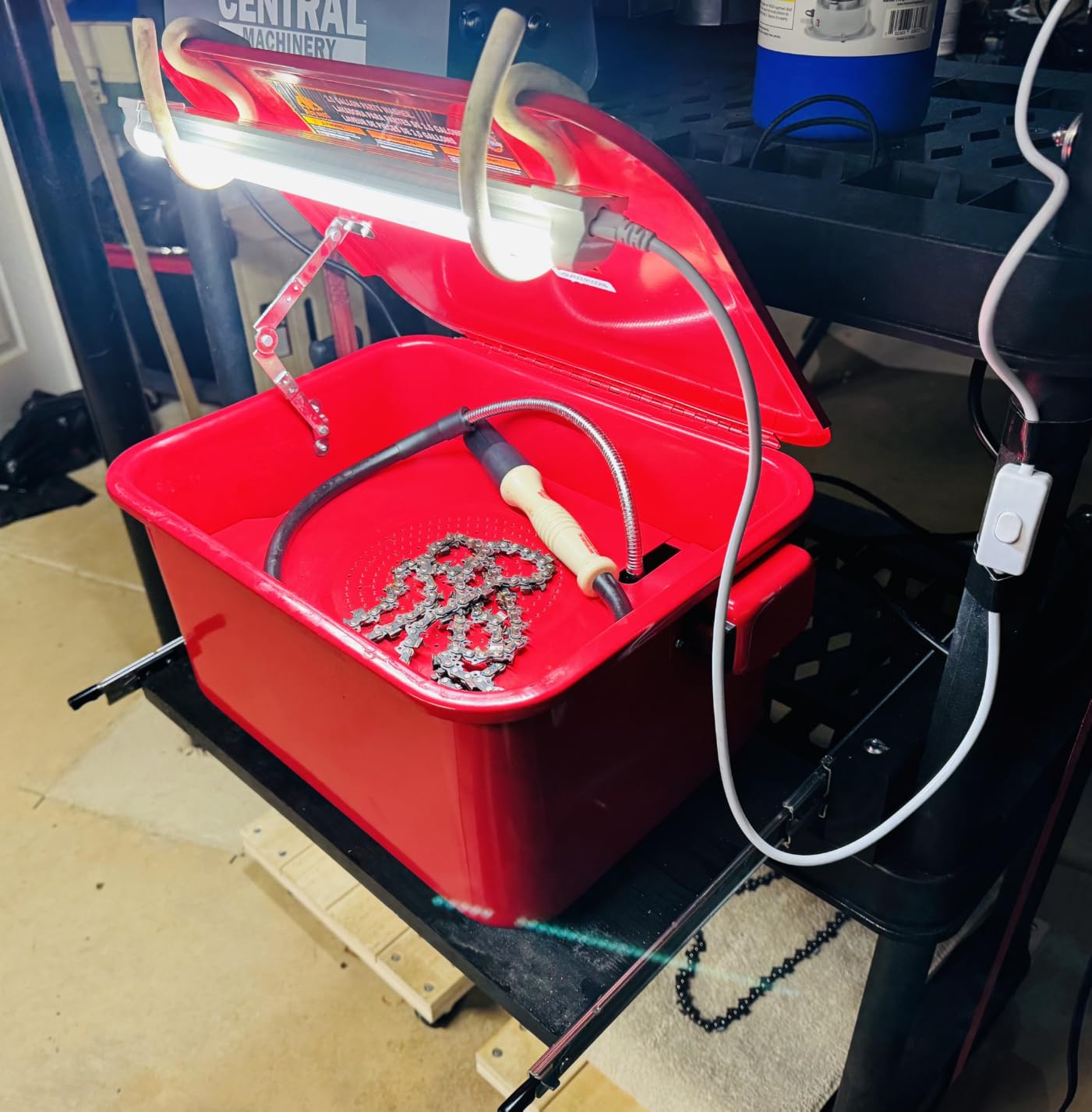 Jack Boss 3.5 Gallon Capacity Portable Steel Cabinet Parts Washer with 110V Electric Pump for Wheel Bearings, Gears, and carburetors, Red customer photo 1